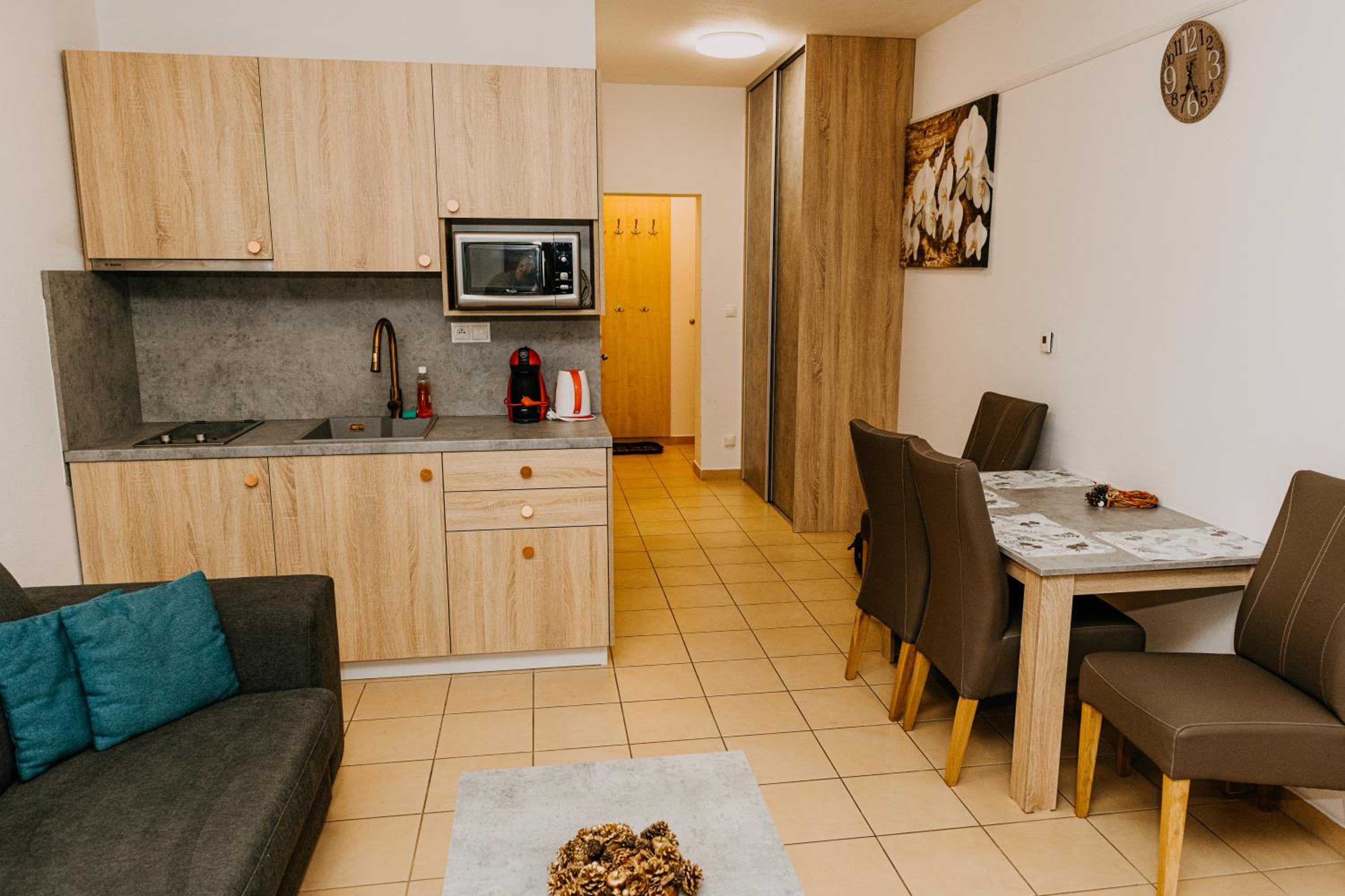 Apartment with Balcony - Photo 24