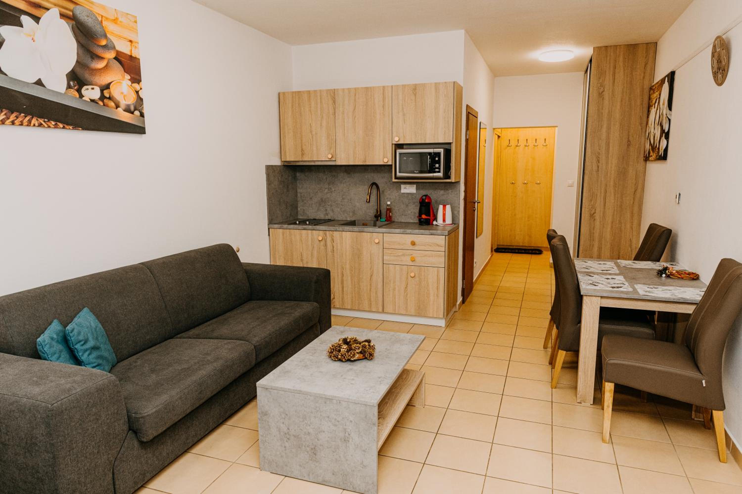 Apartment with Balcony - Photo 27