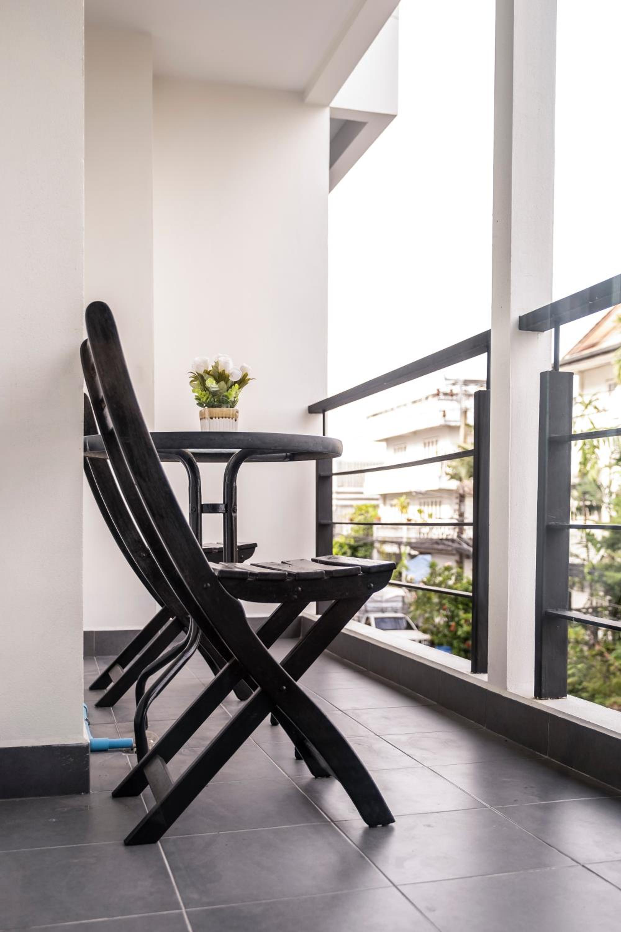 King Suite with Balcony - Photo 11