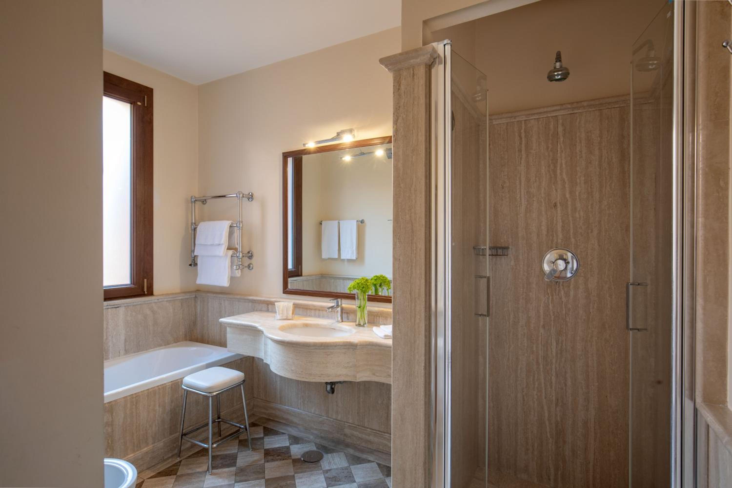 Superior Double or Twin Room - Via dei Greci 23
