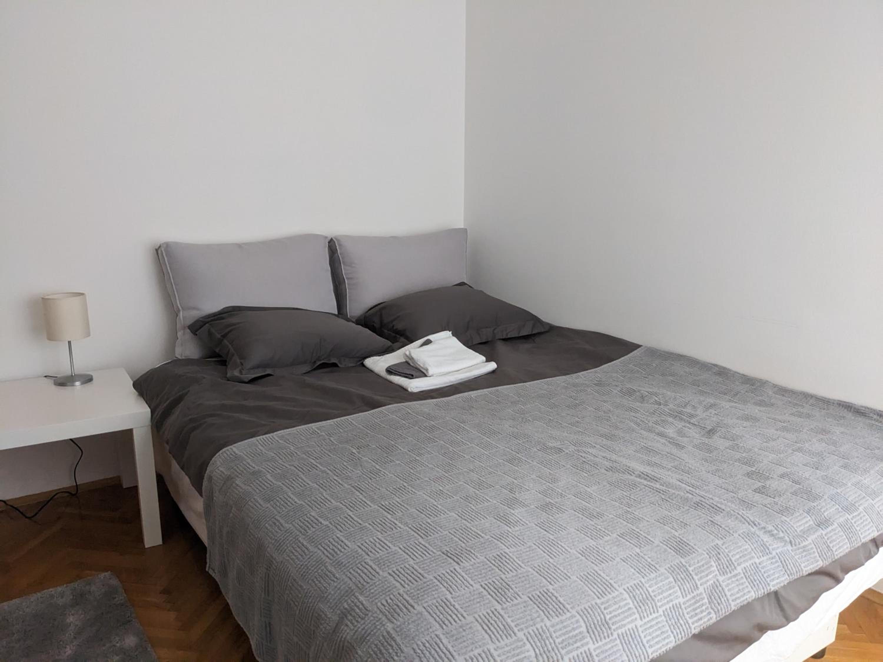 One-Bedroom Apartment photo 1