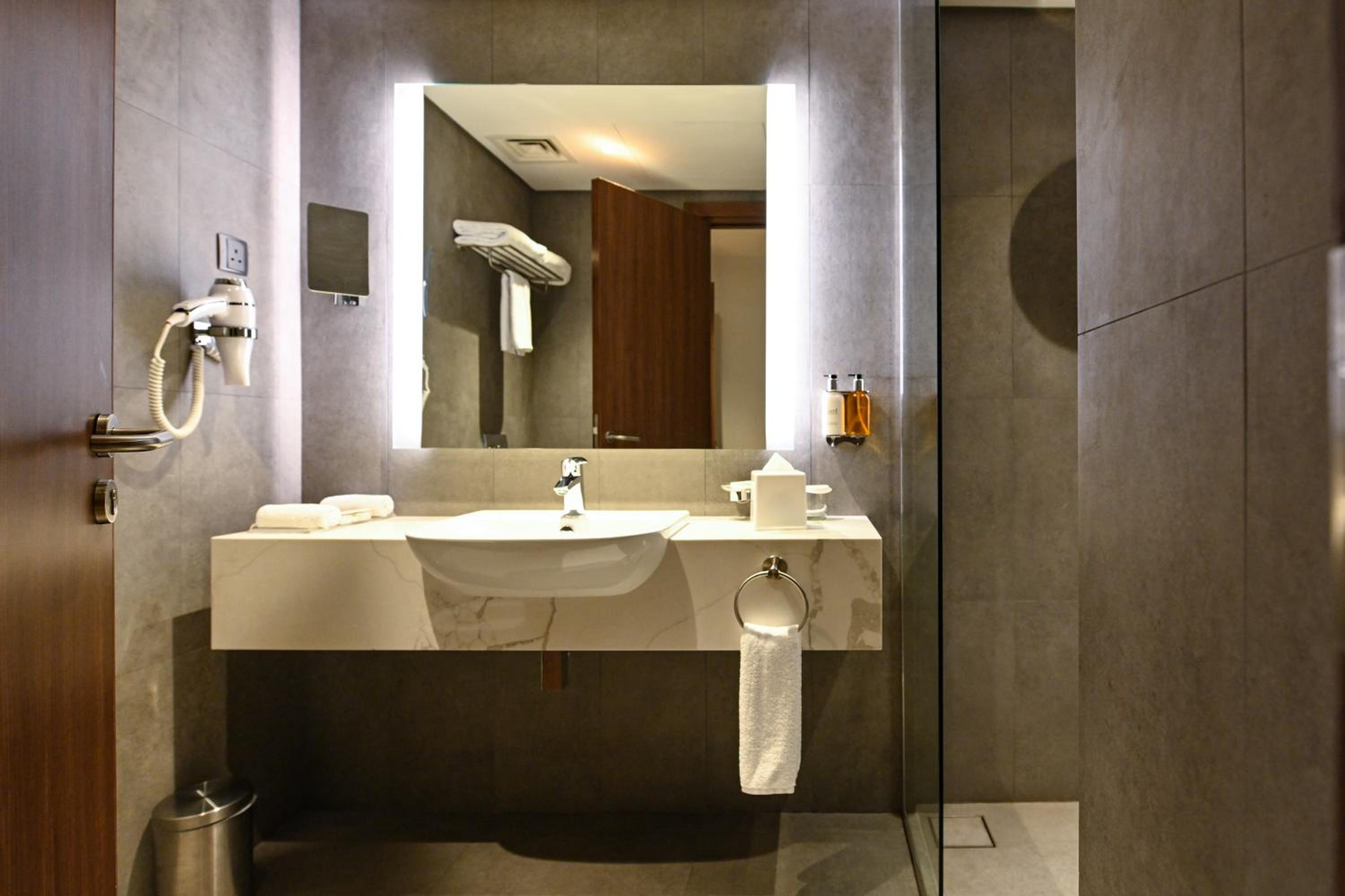 Studio King Suite - Photo 6