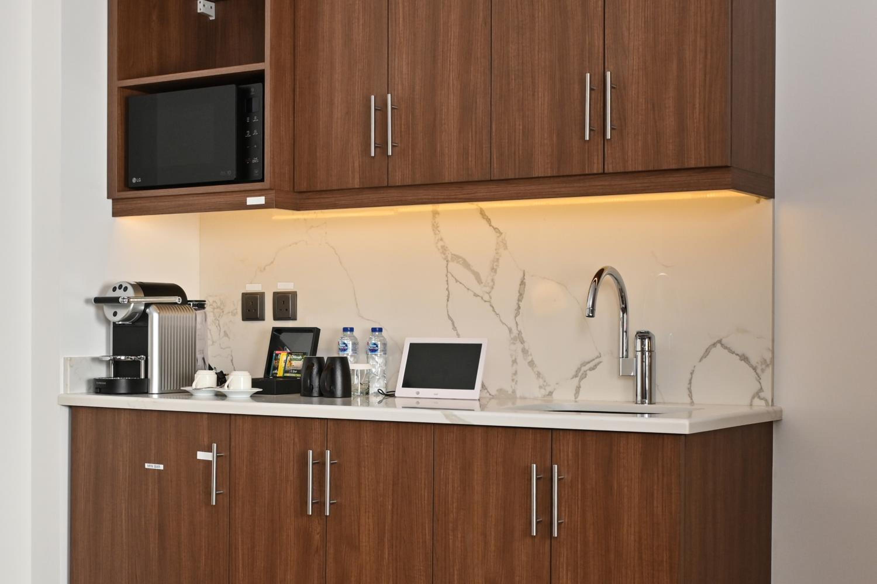 Studio King Suite - Accessible/Non Smoking - Photo 4