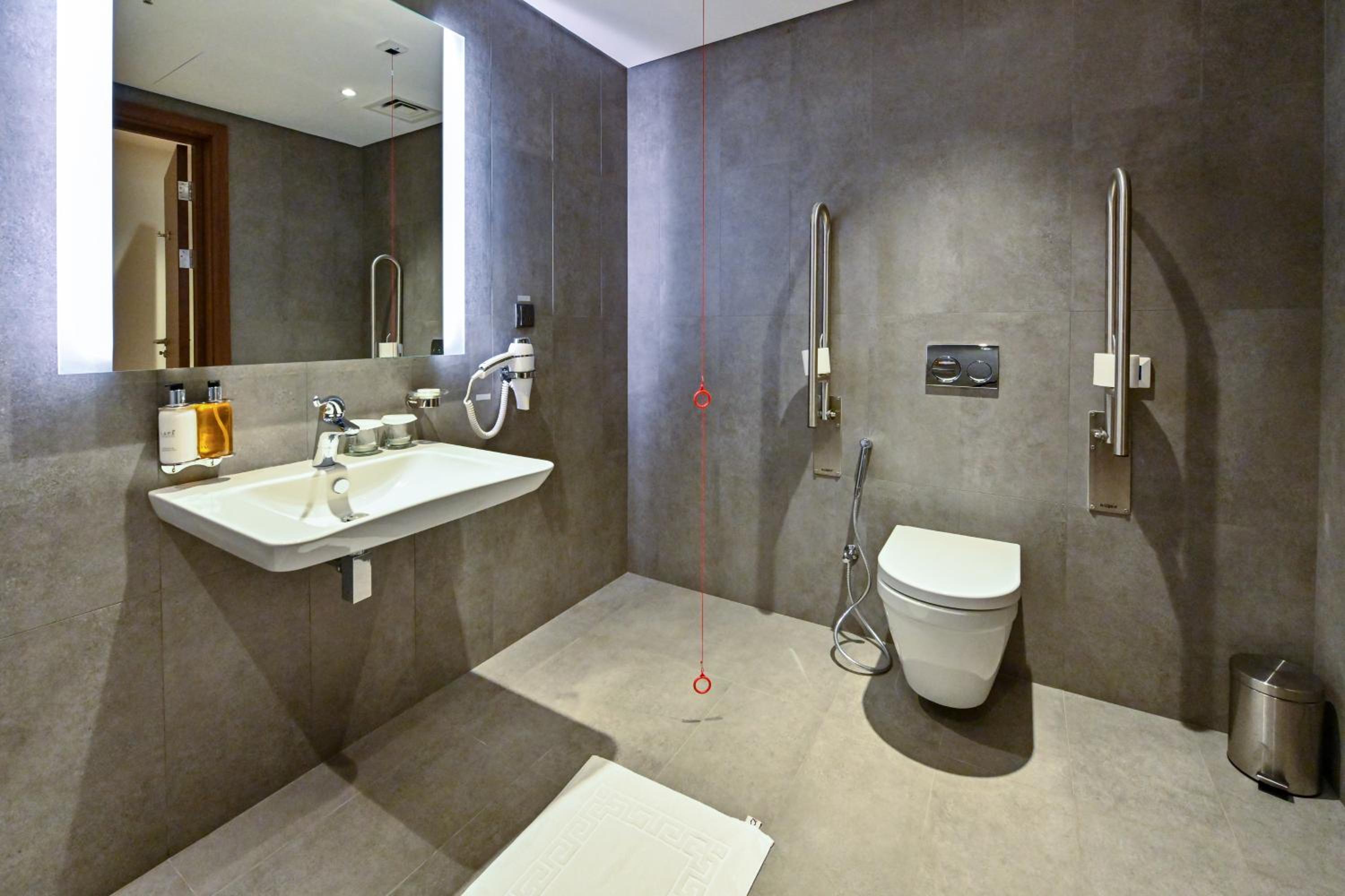 Studio King Suite - Accessible/Non Smoking - Photo 6