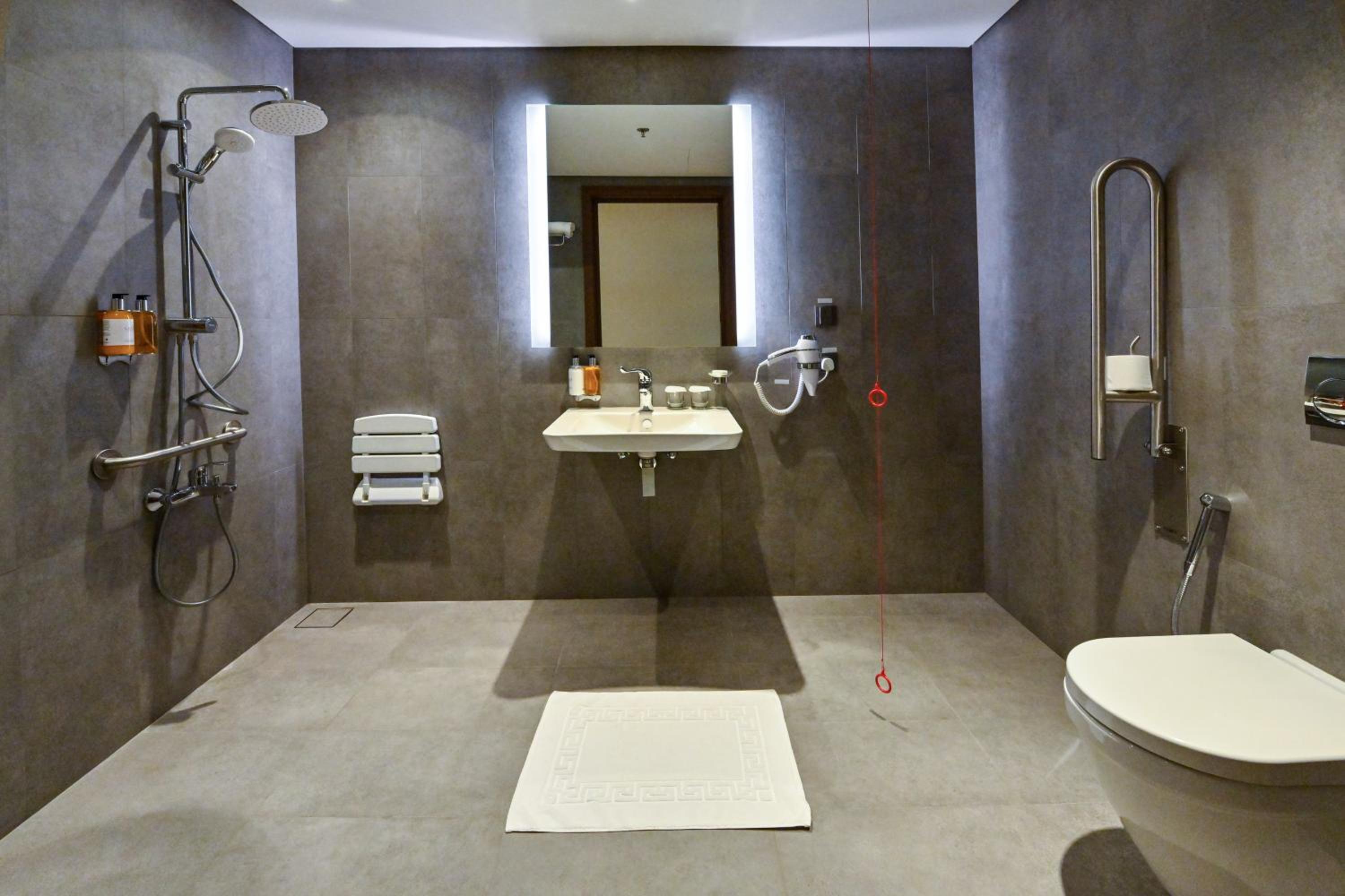 Studio King Suite - Accessible/Non Smoking - Photo 7