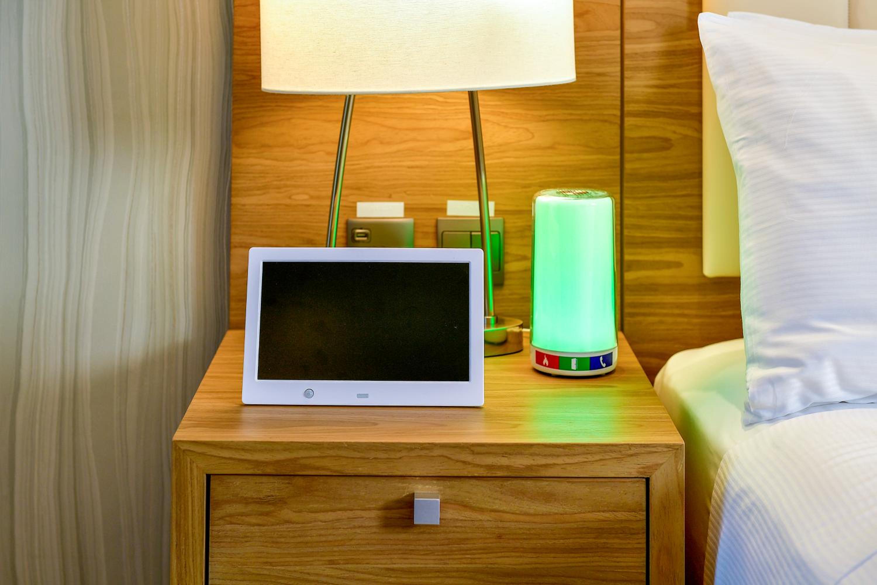 Studio King Suite - Accessible/Non Smoking - Photo 8