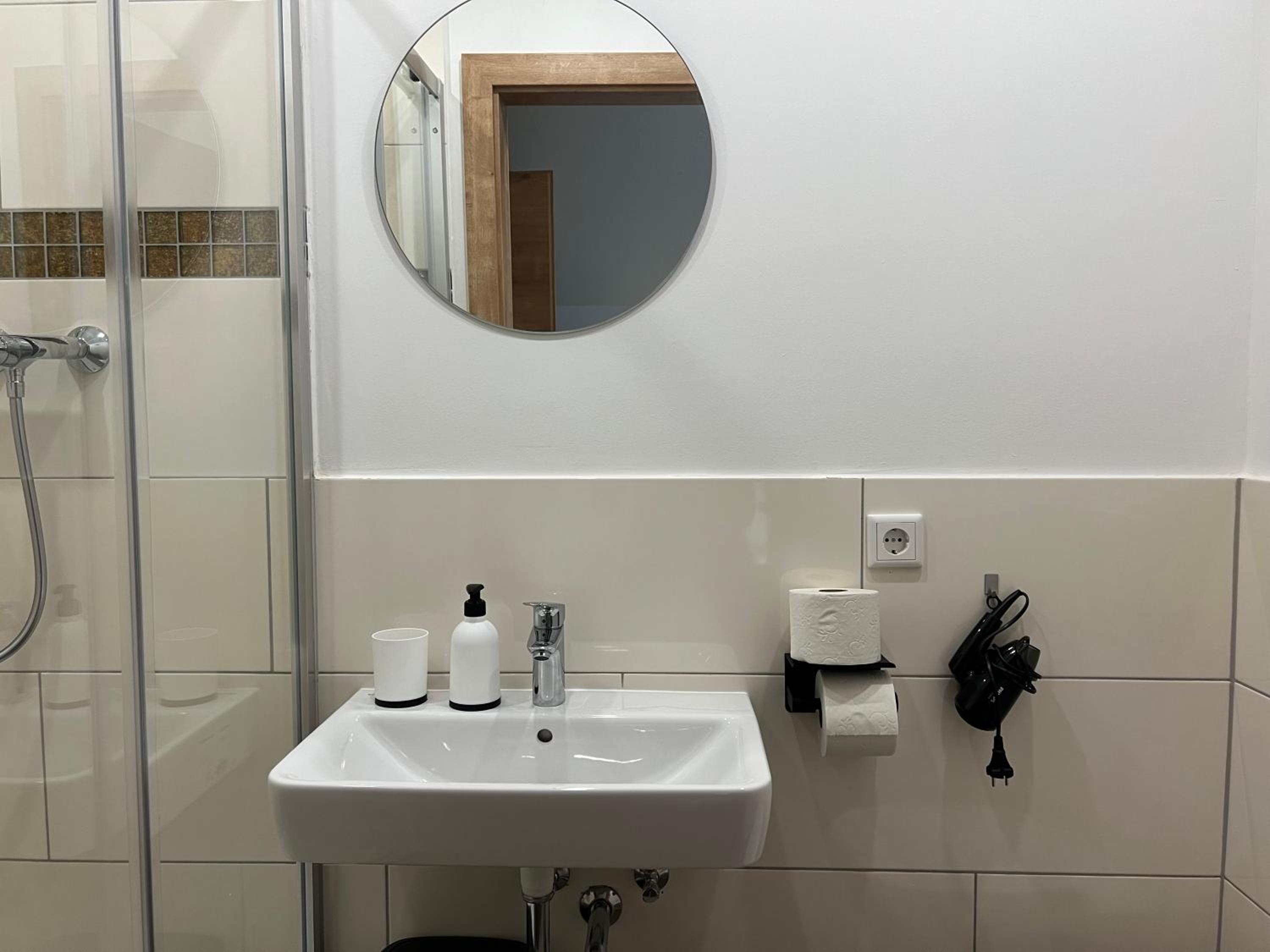 Double Room - Photo 14