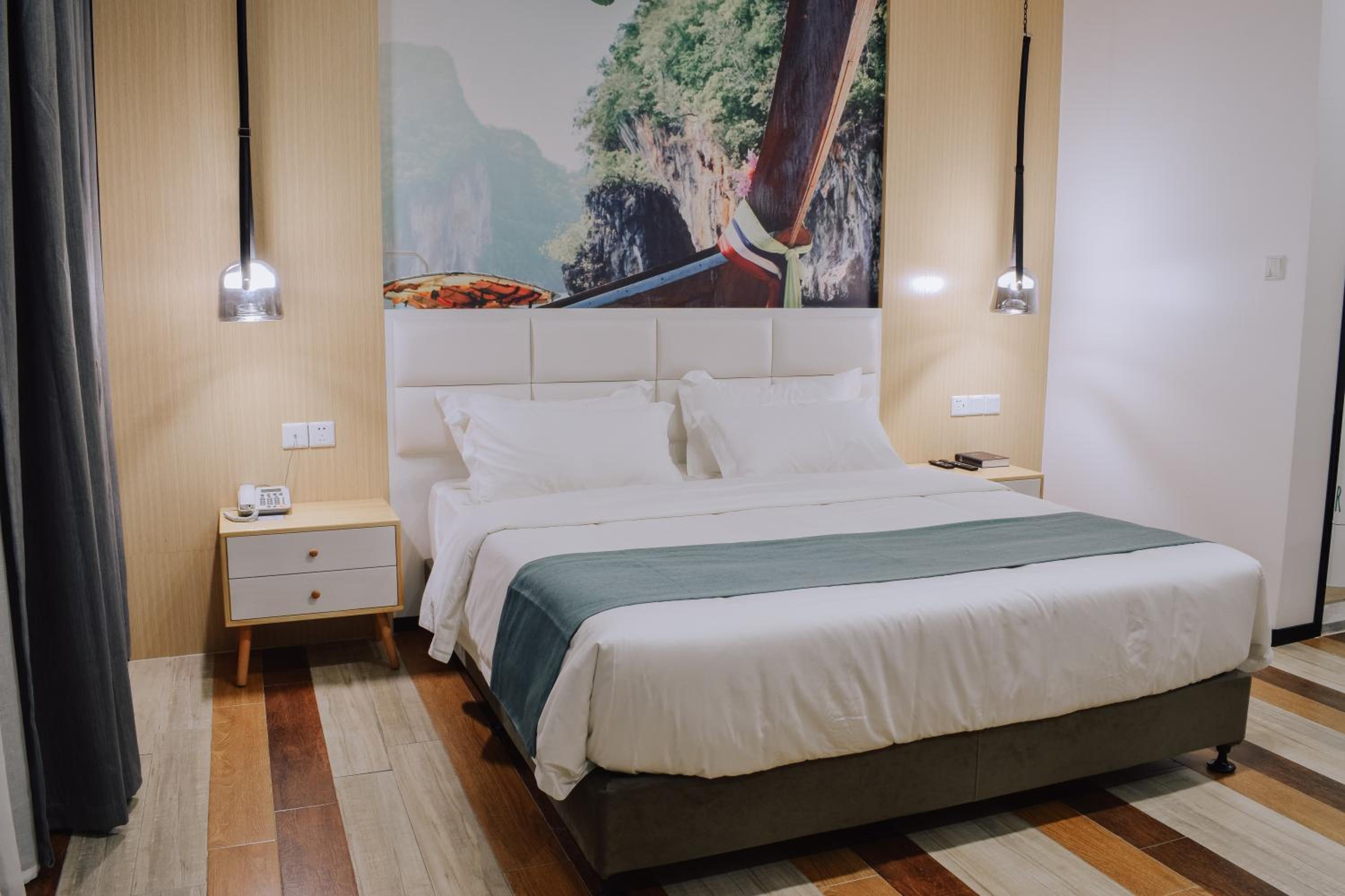 Superior King Room - Photo 3