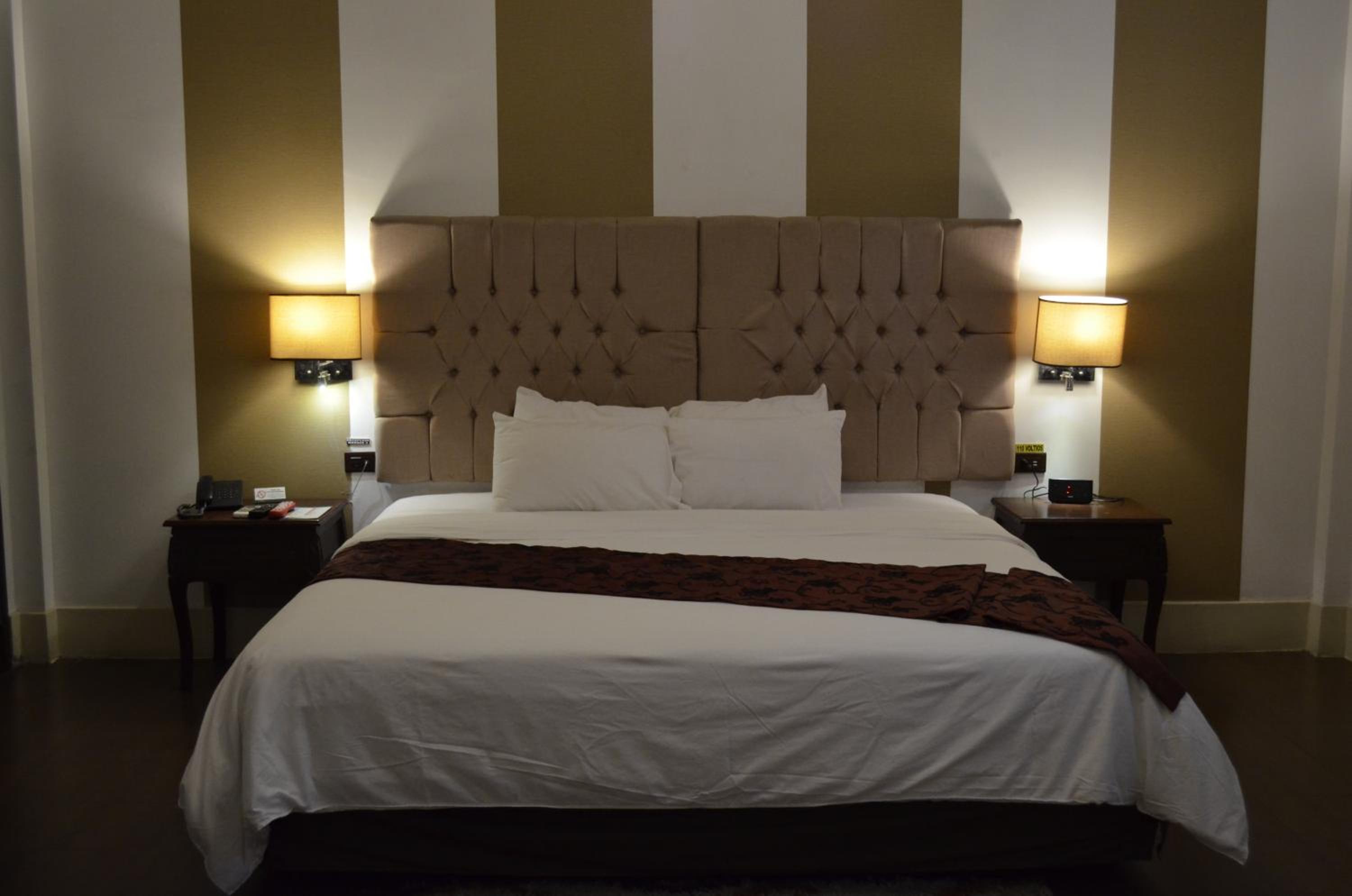 Superior King Suite photo 3