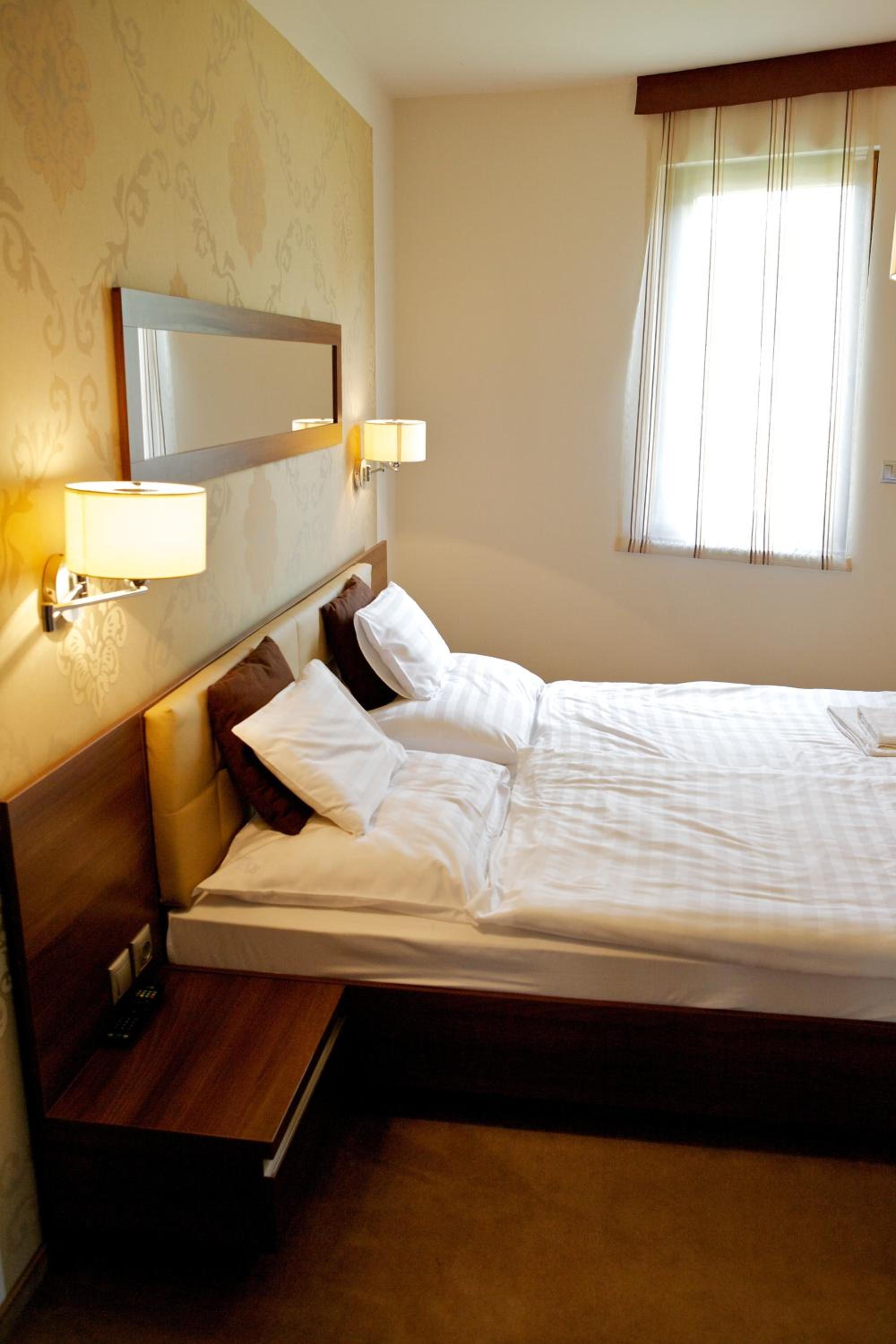 Double Room - Photo 13