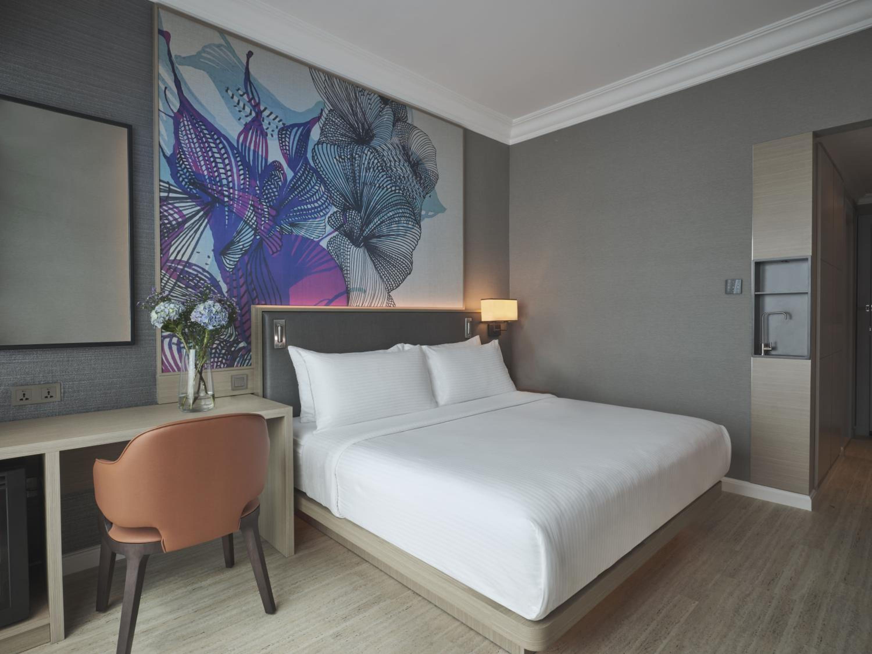 Grand Deluxe Waterfront King (Newly Renovated Room)