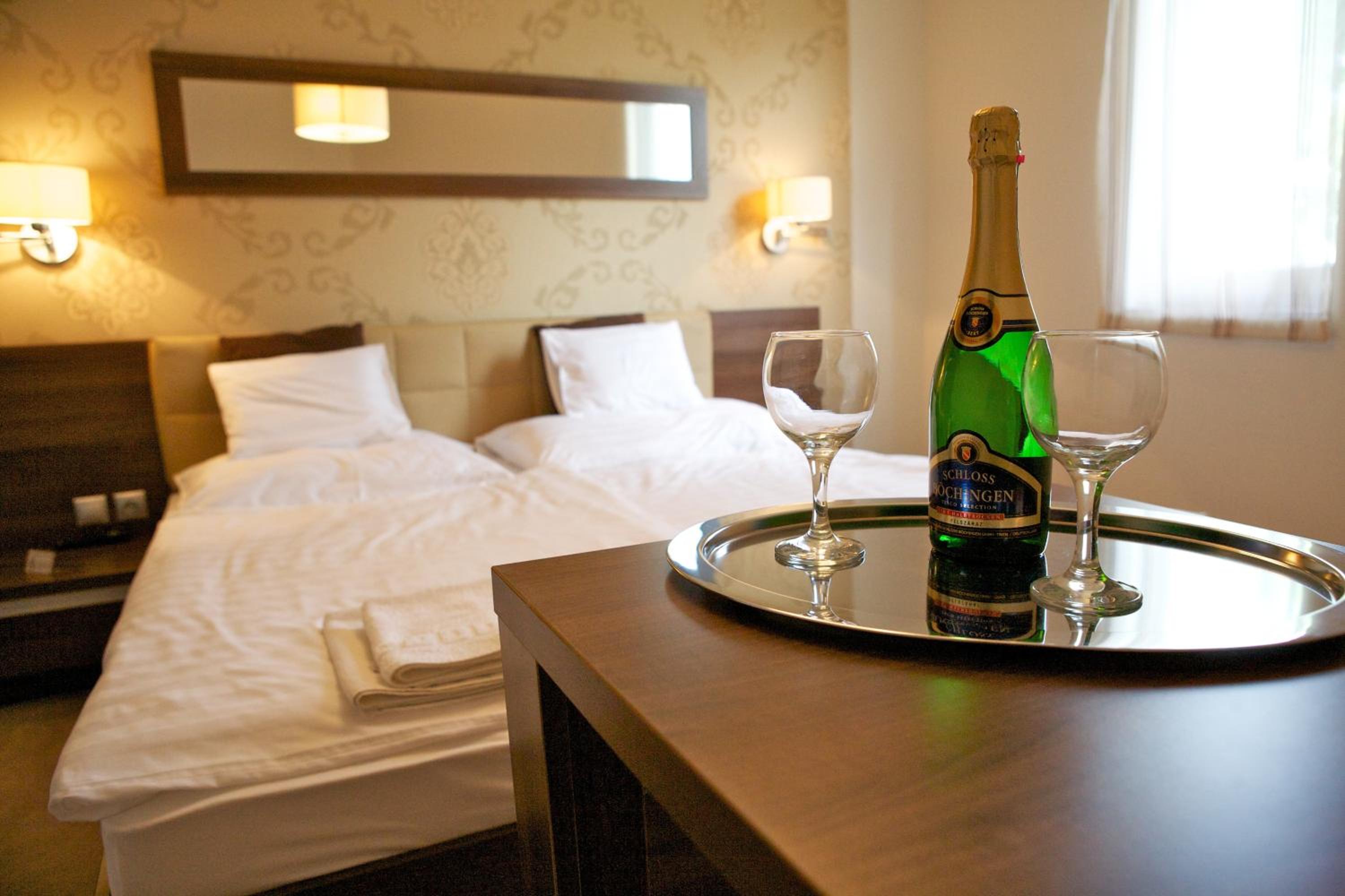Double Room - Photo 6