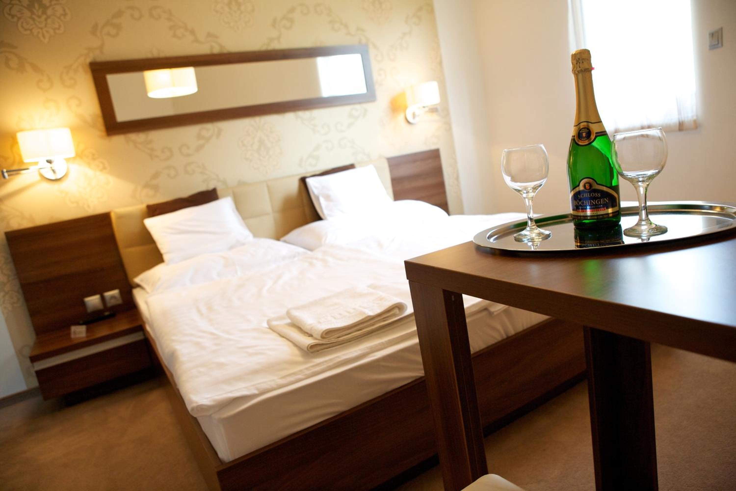 Double Room - Photo 7