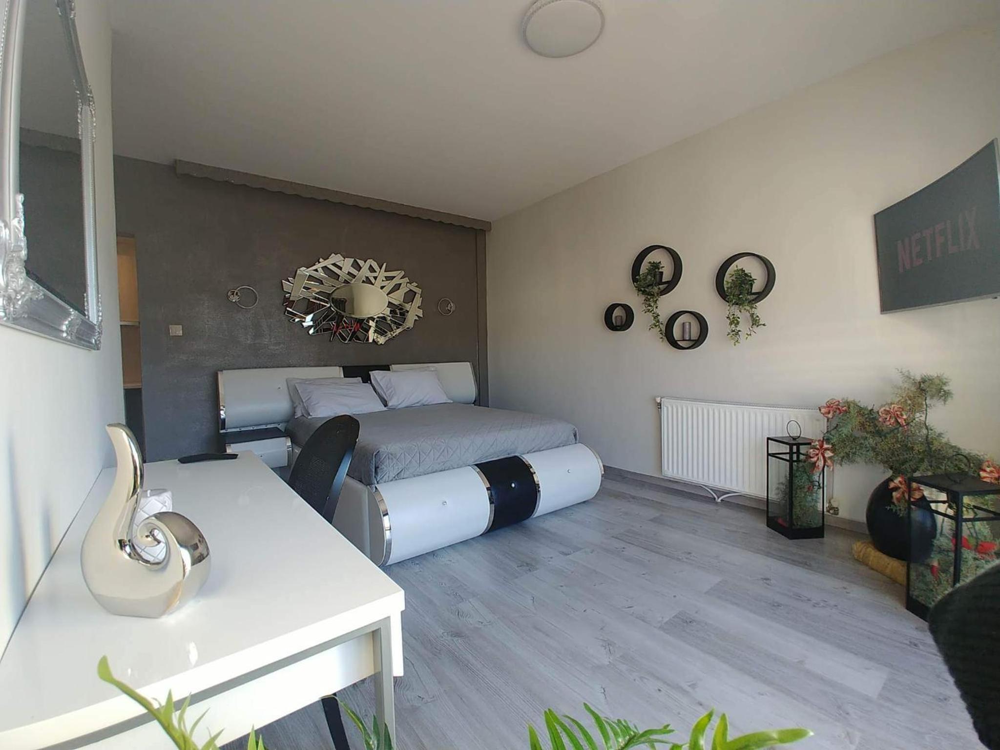 Suite with Lake View - Photo 14