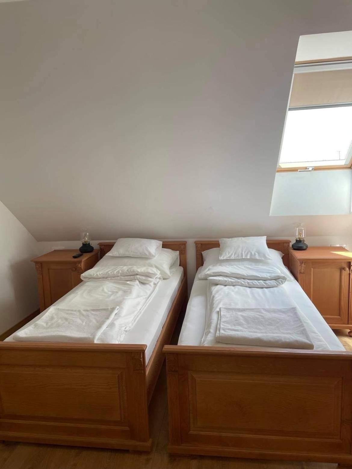 Double or Twin Room with Bathroom - Photo 1