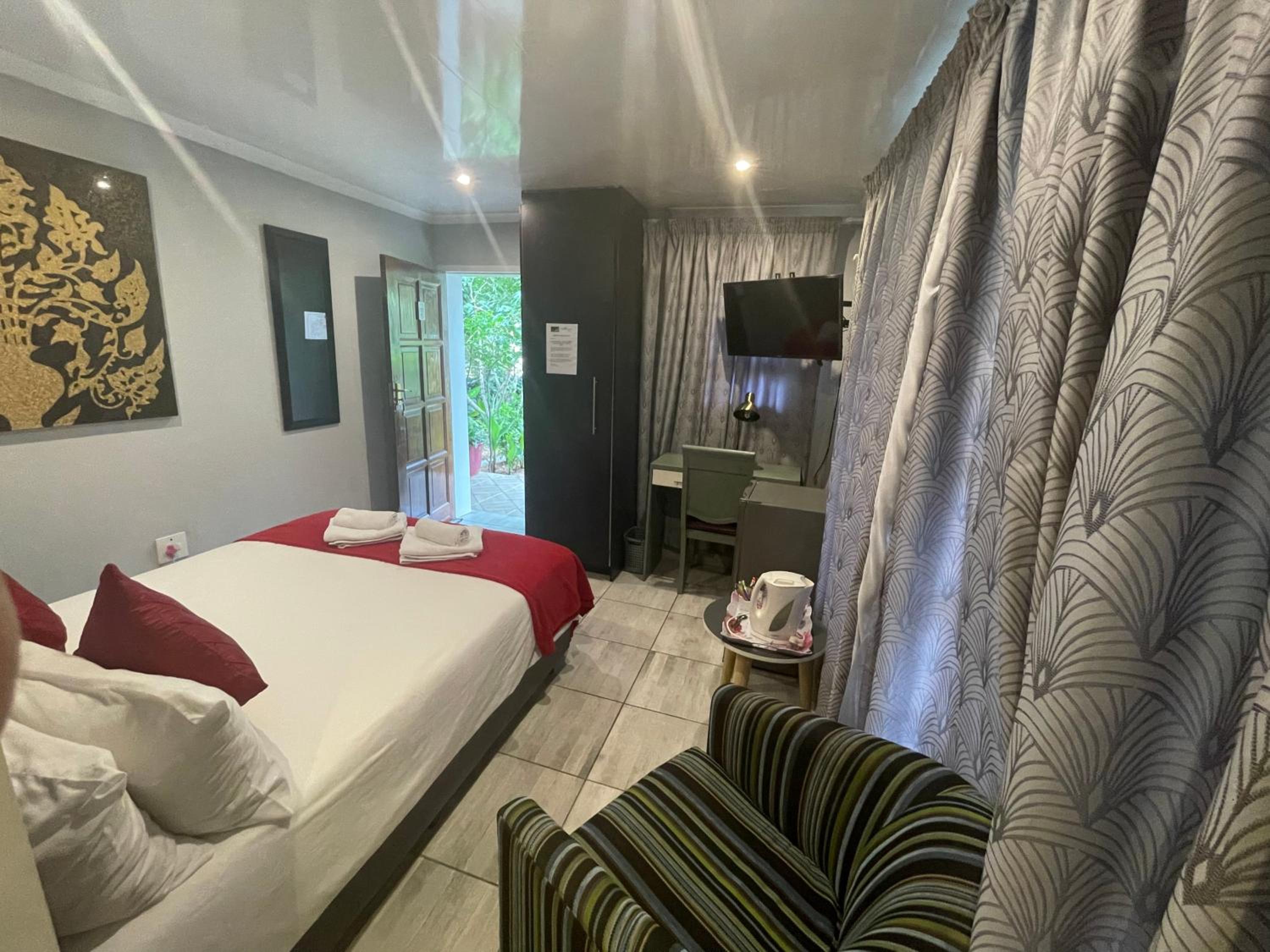 Economy Double Room photo 2