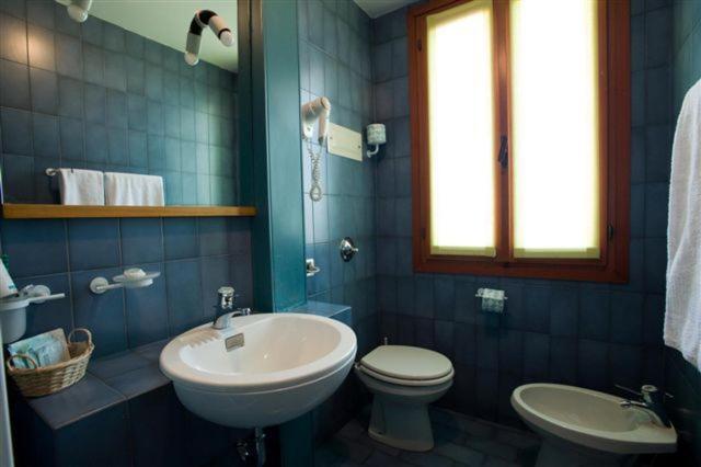Small Single Room photo 2