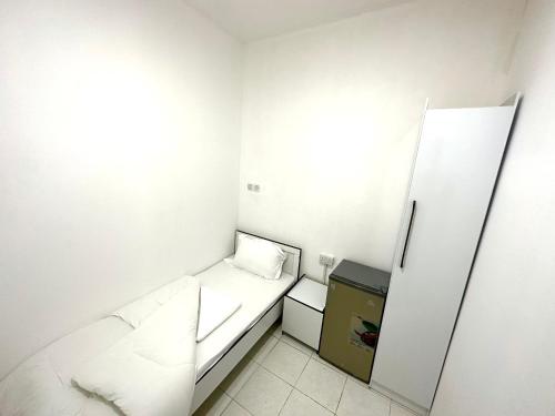 Single Room with Shared Bathroom photo 1
