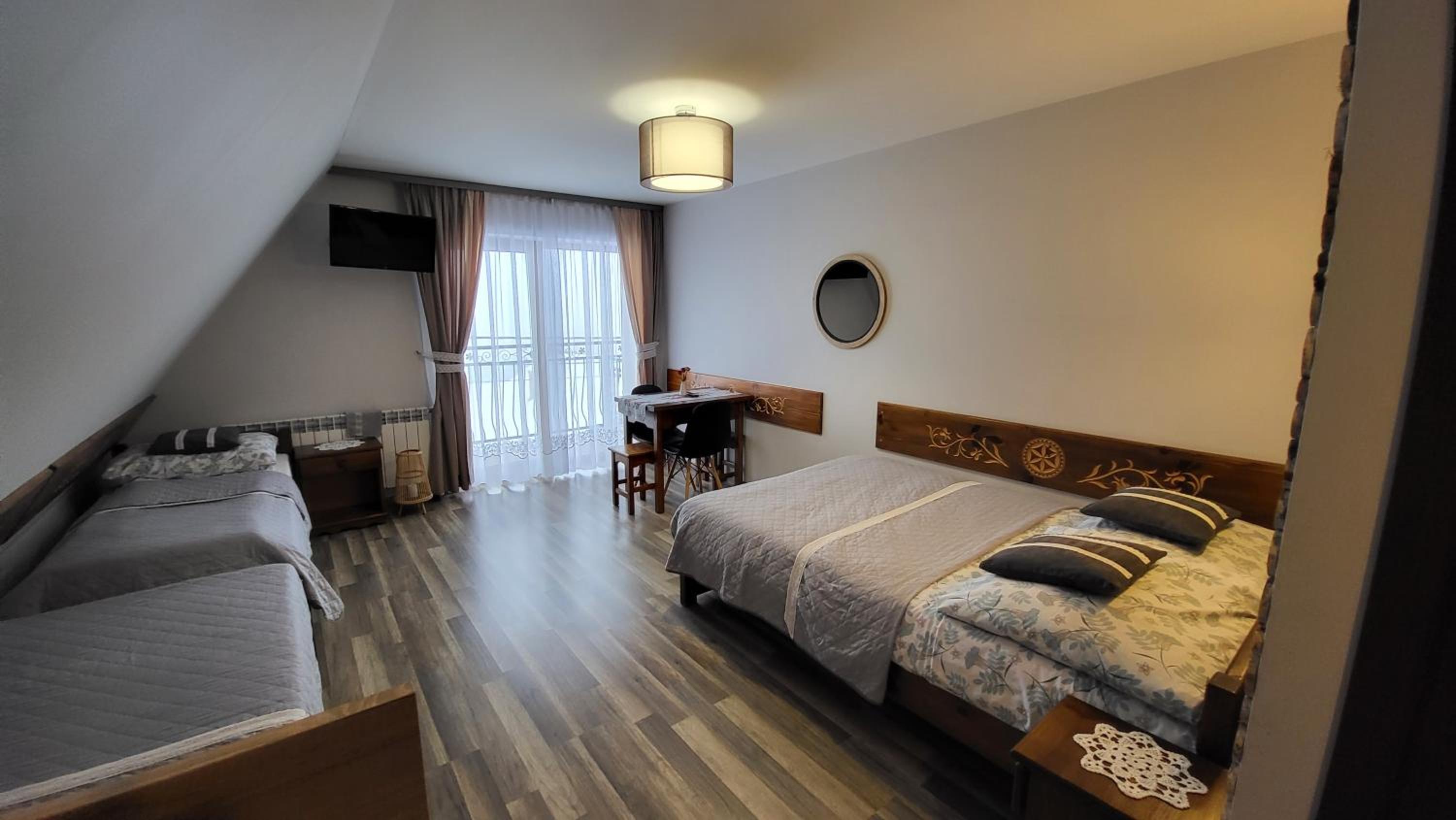 Quadruple Room with Mountain View photo 2