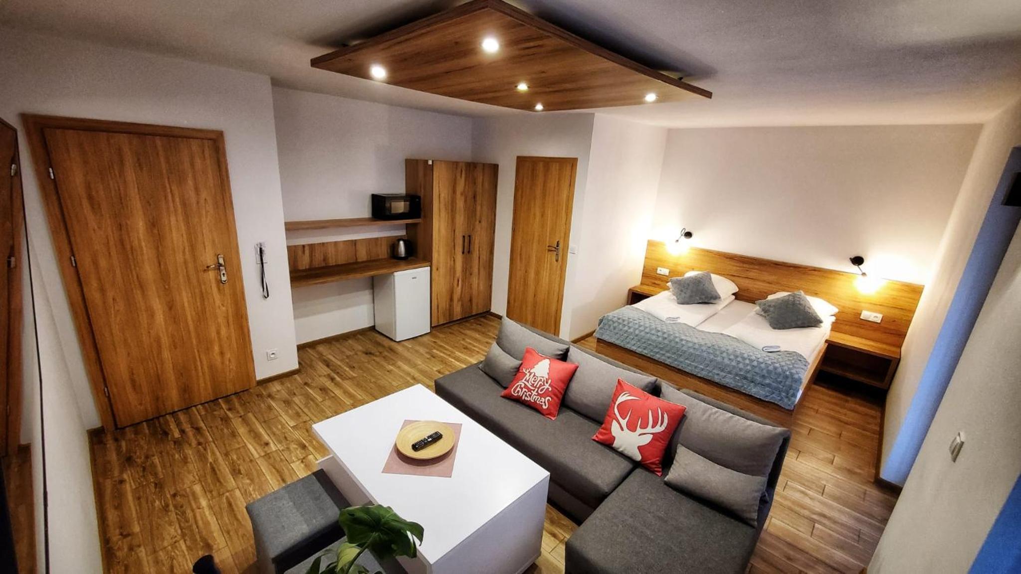 Deluxe Double Room with Balcony photo 2