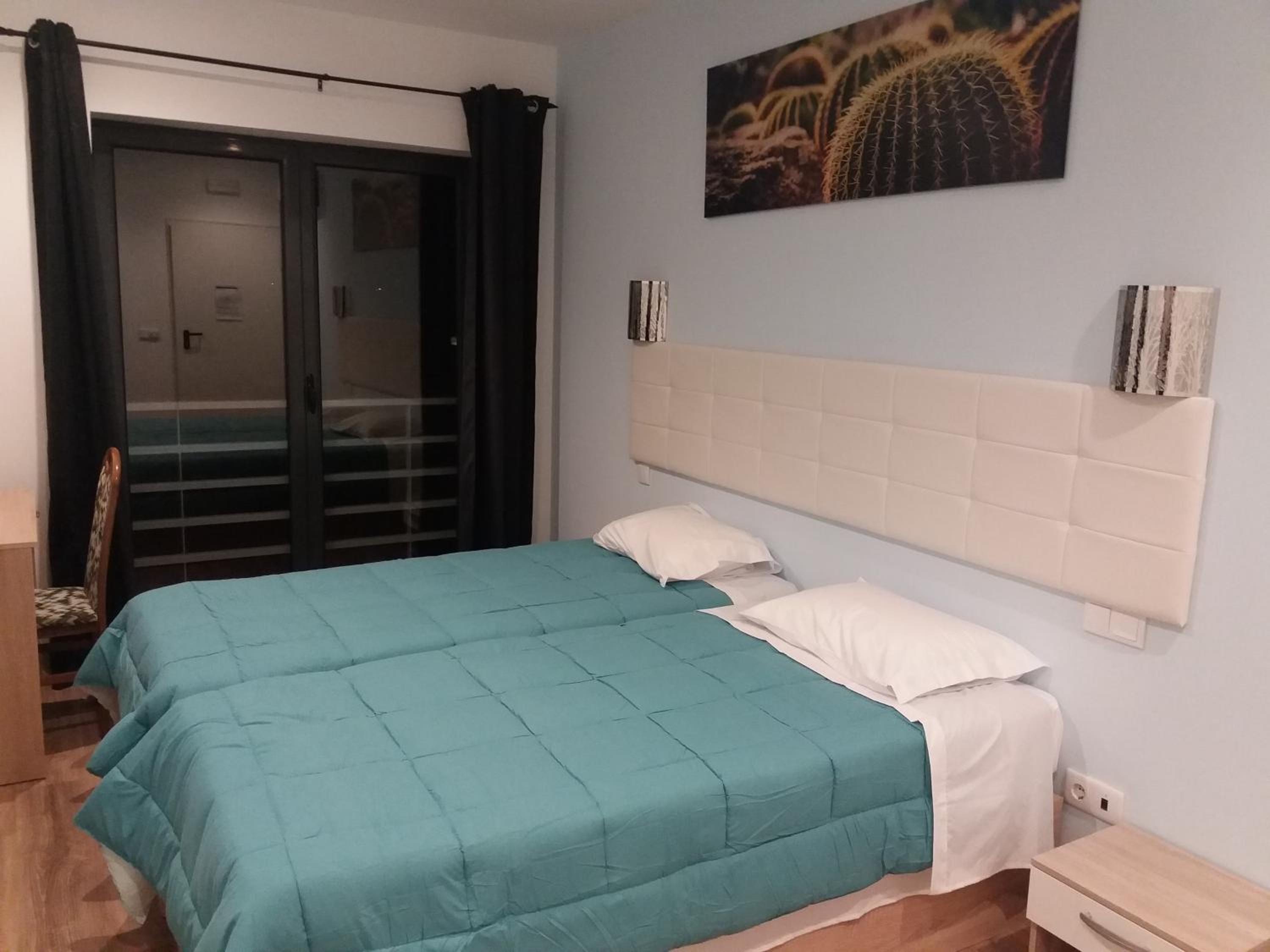 Twin Room with Private Bathroom photo 1