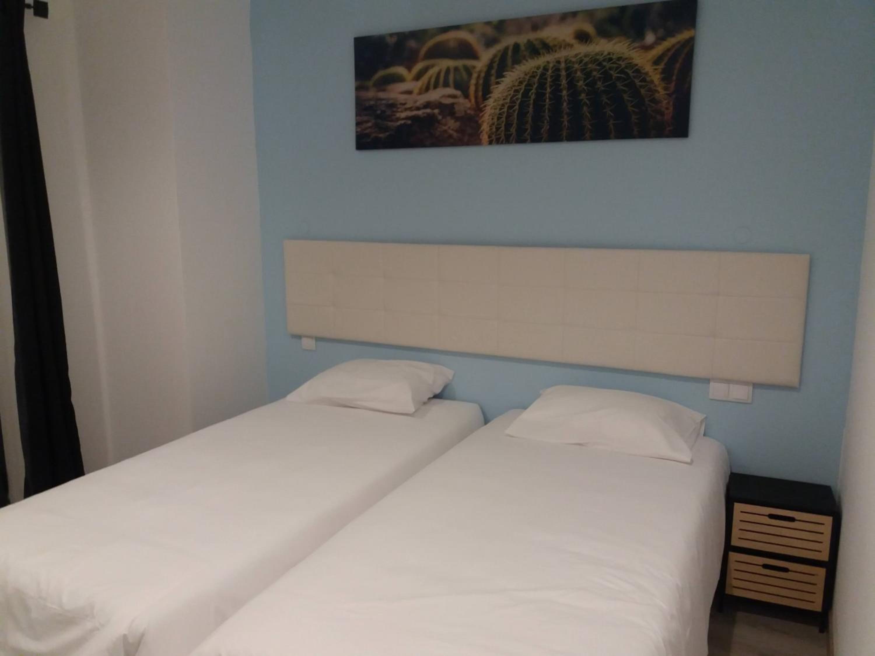 Twin Room with Private Bathroom photo 3