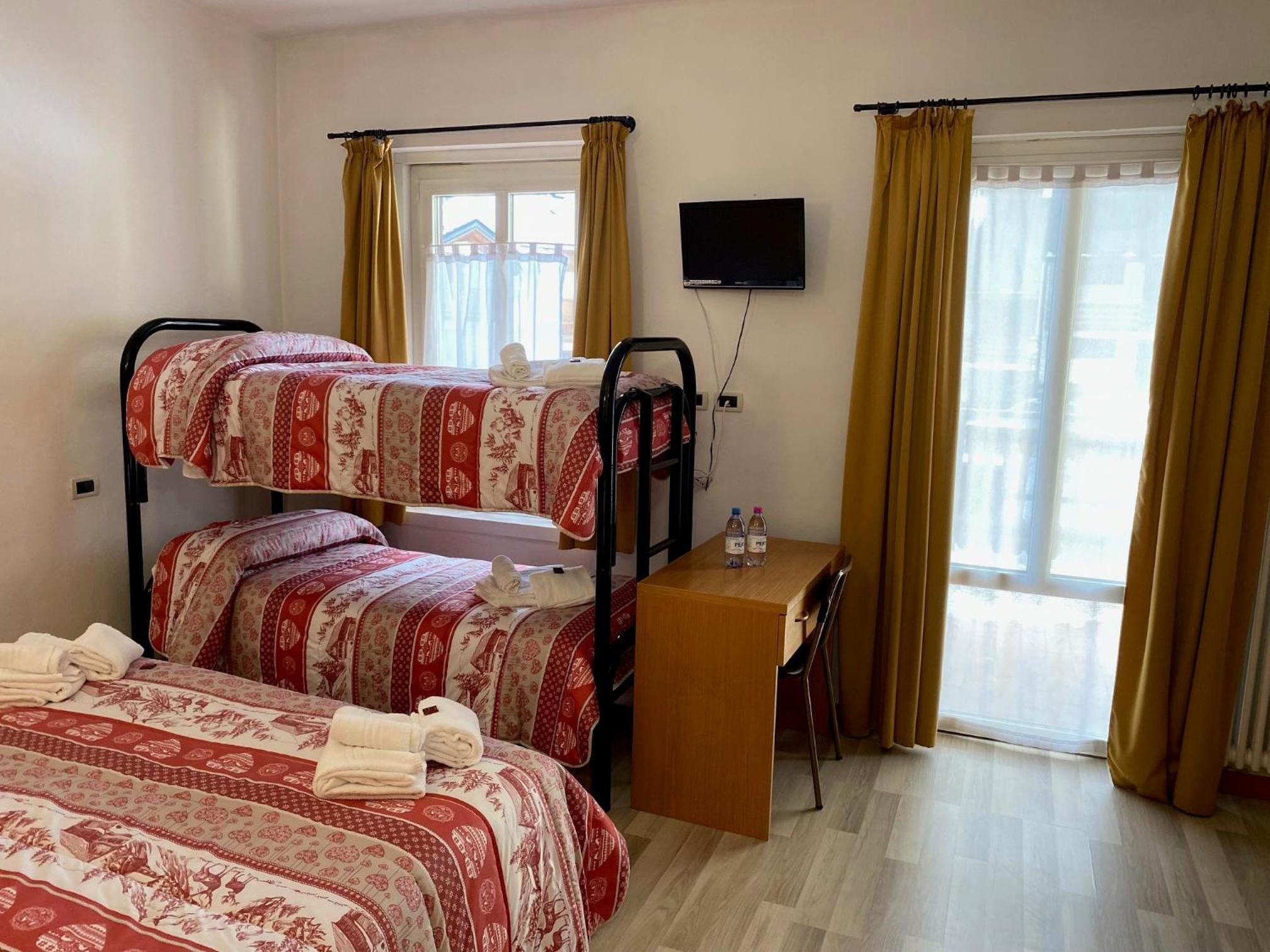 Quadruple Room - Photo 8