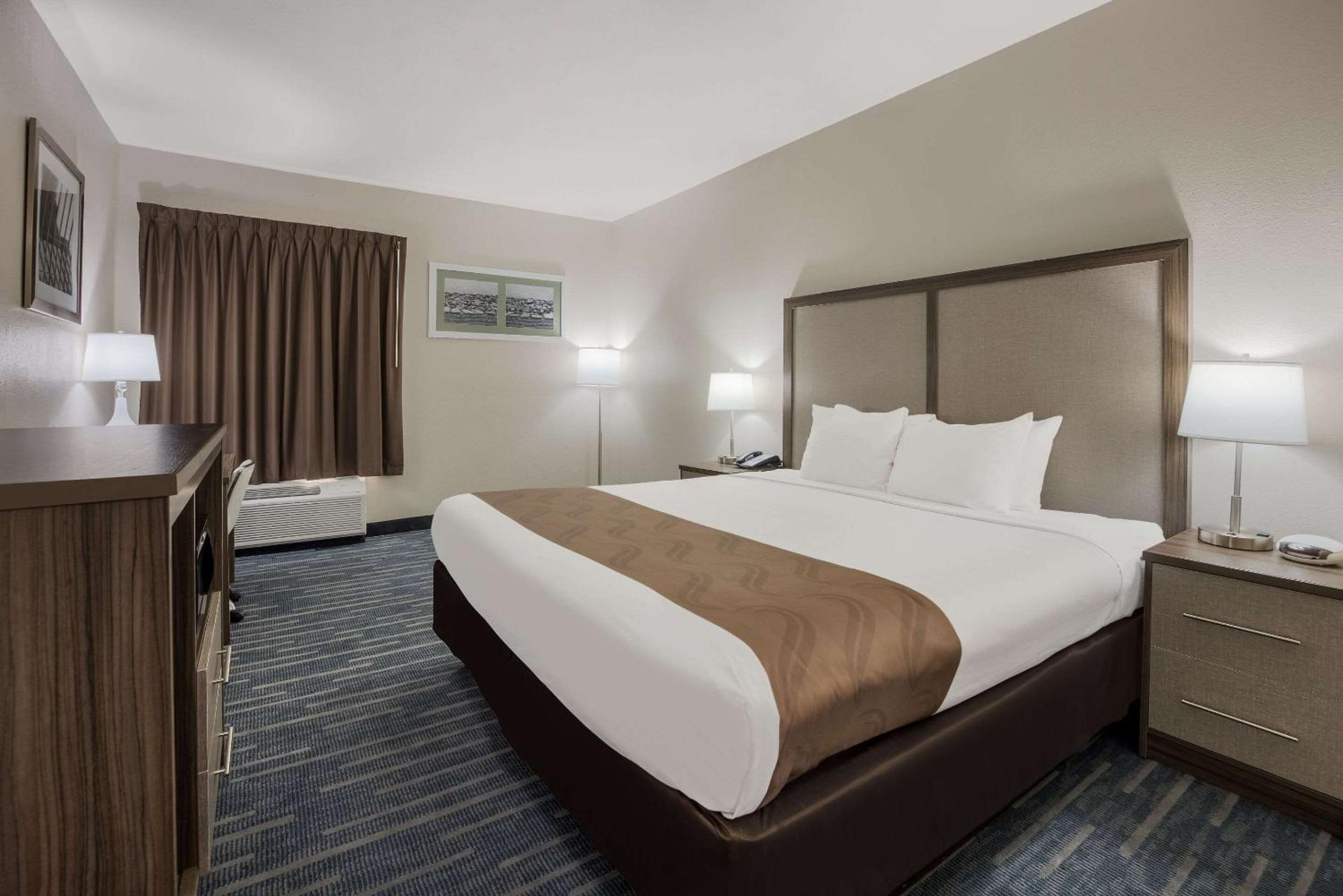 King Room - Accessible/Non-Smoking - Photo 1