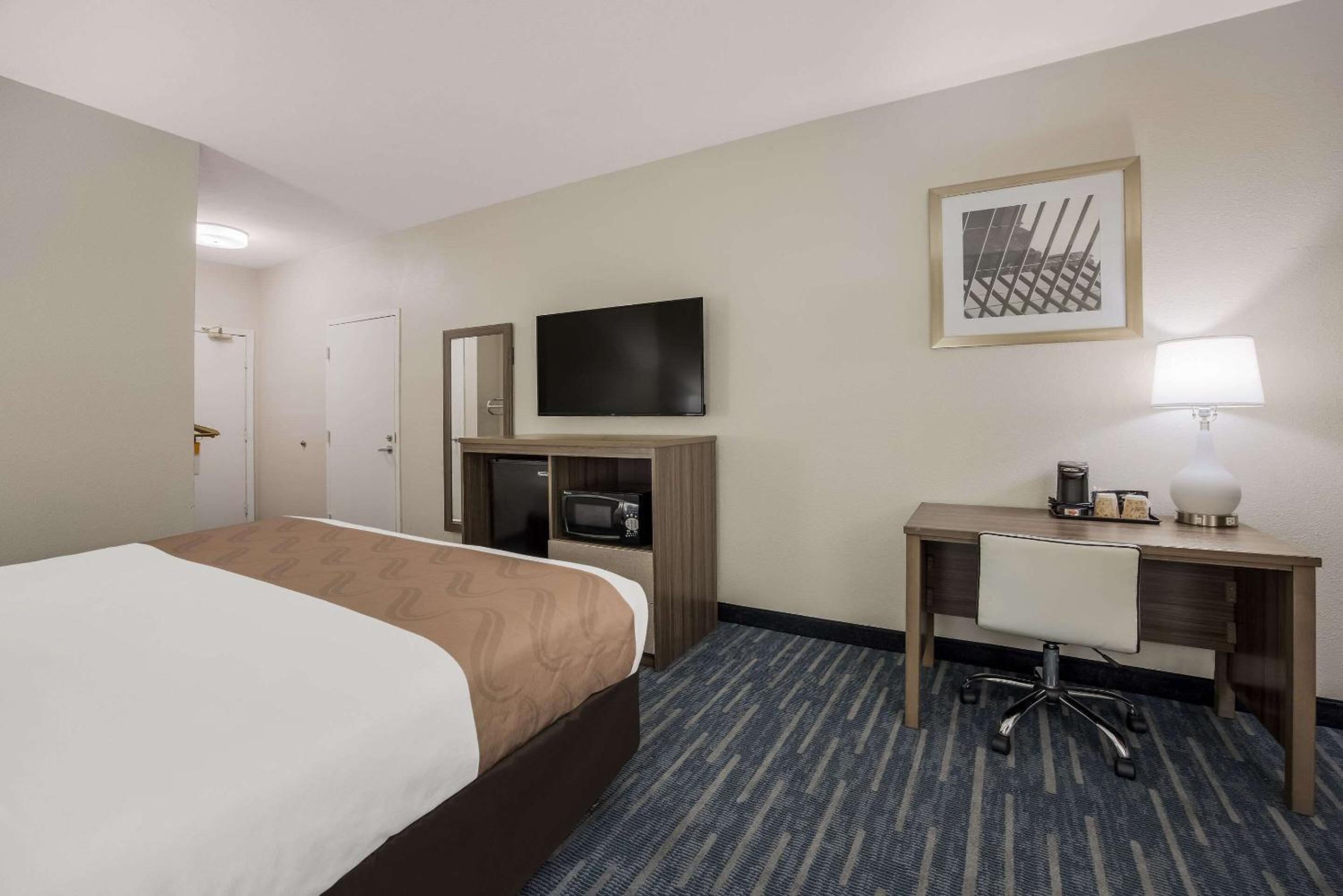King Room - Accessible/Non-Smoking - Photo 6