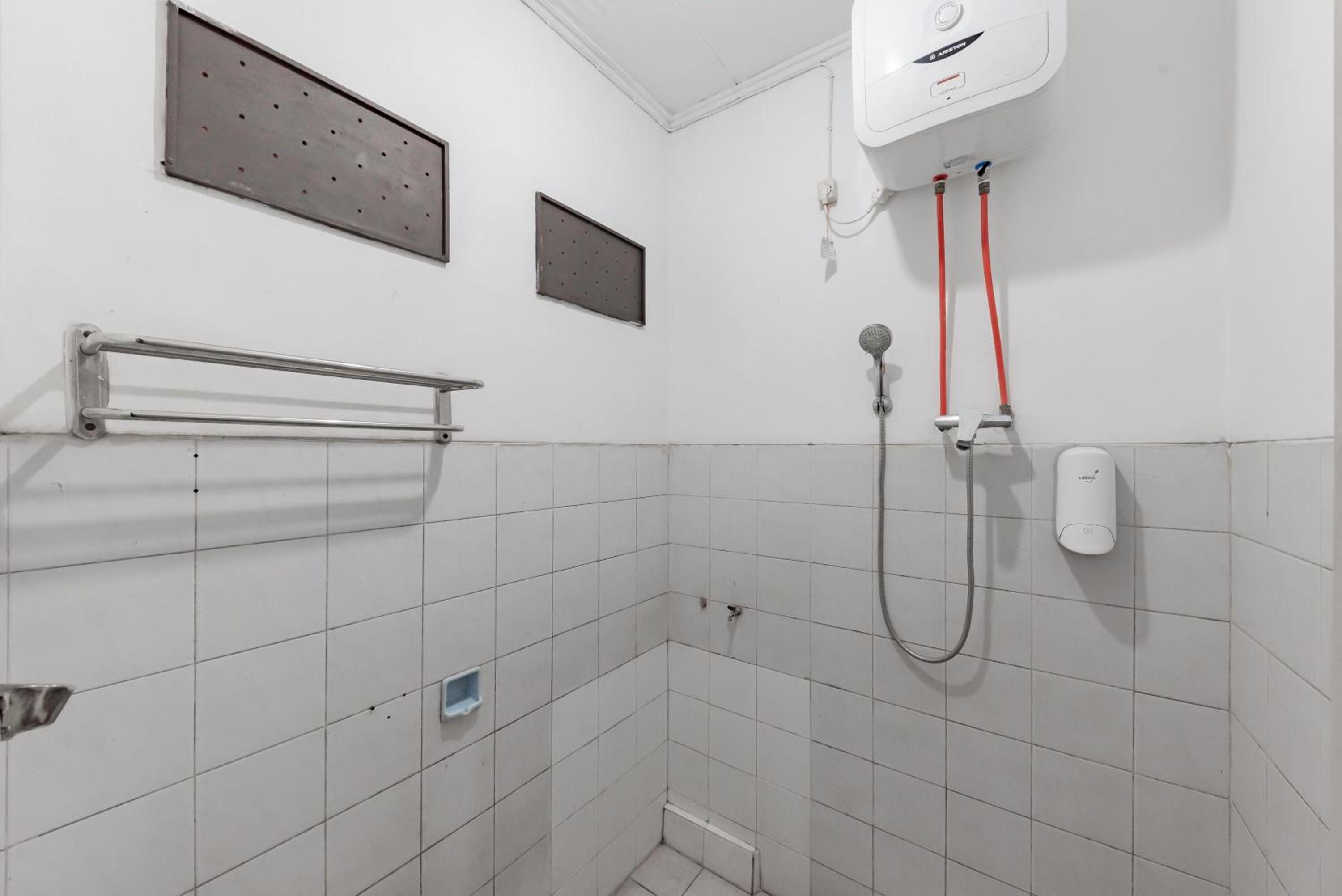 Standard Twin Room - Photo 2