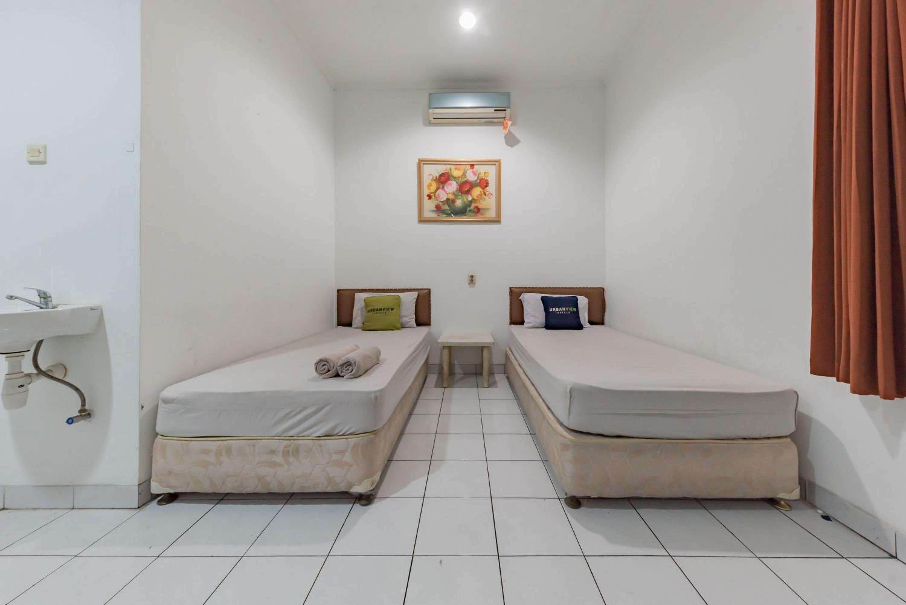Standard Twin Room - Photo 1