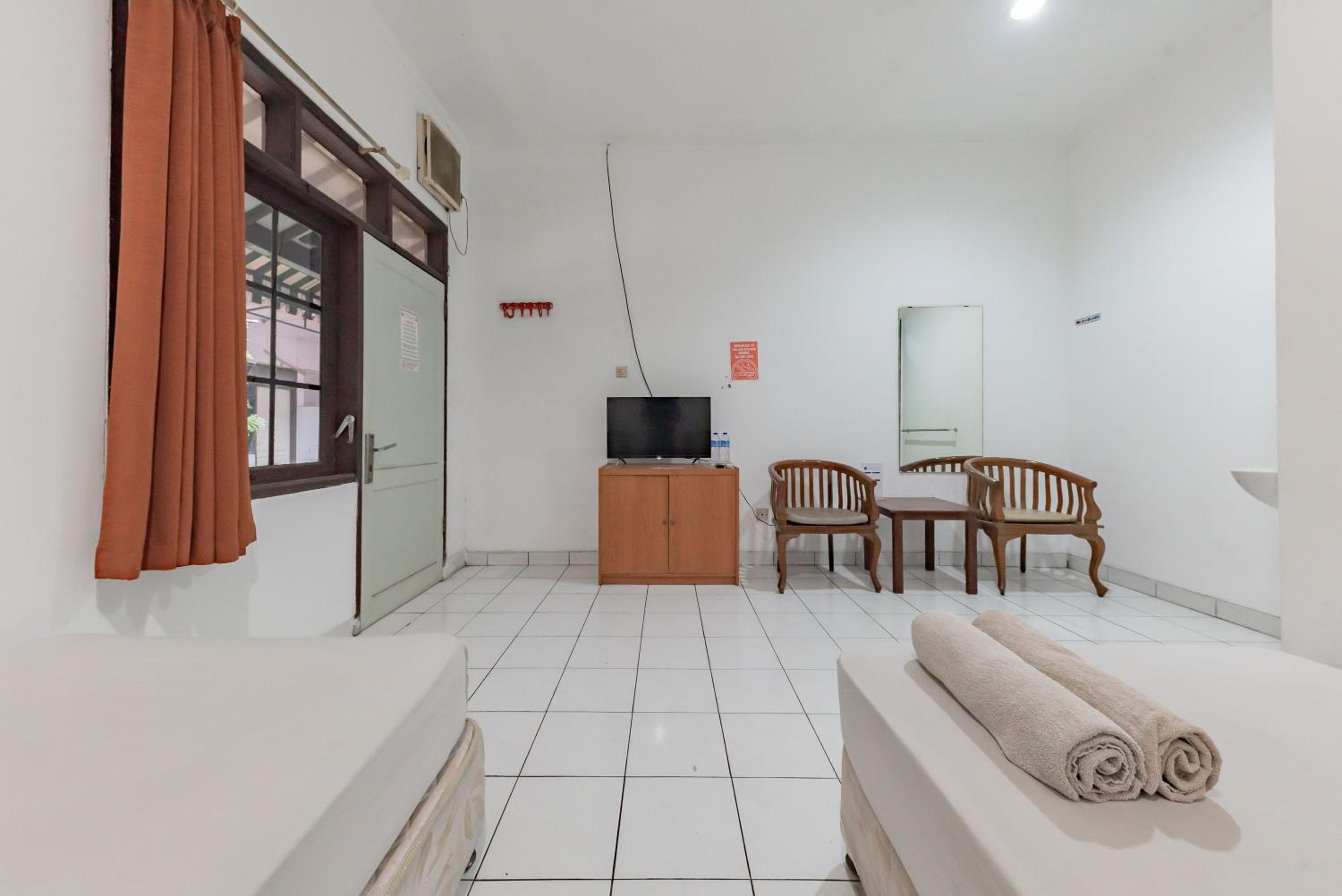 Standard Twin Room - Photo 6
