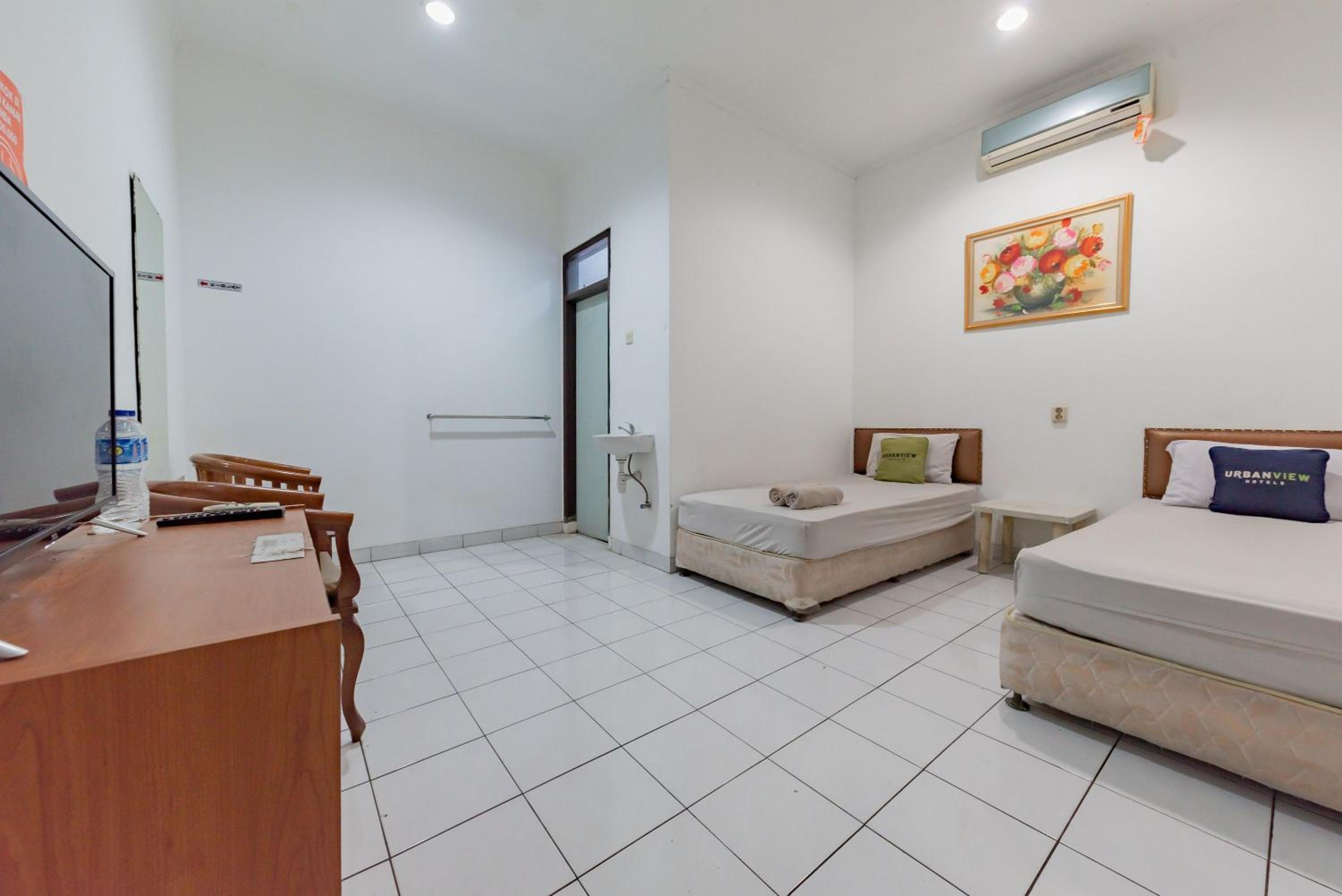 Standard Twin Room - Photo 5