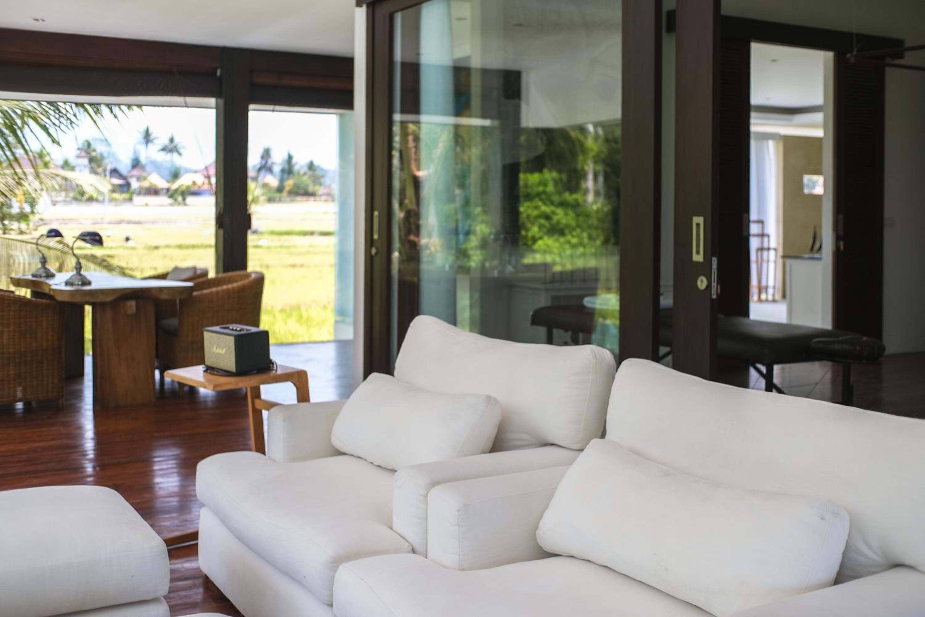 Villa - Photo 1