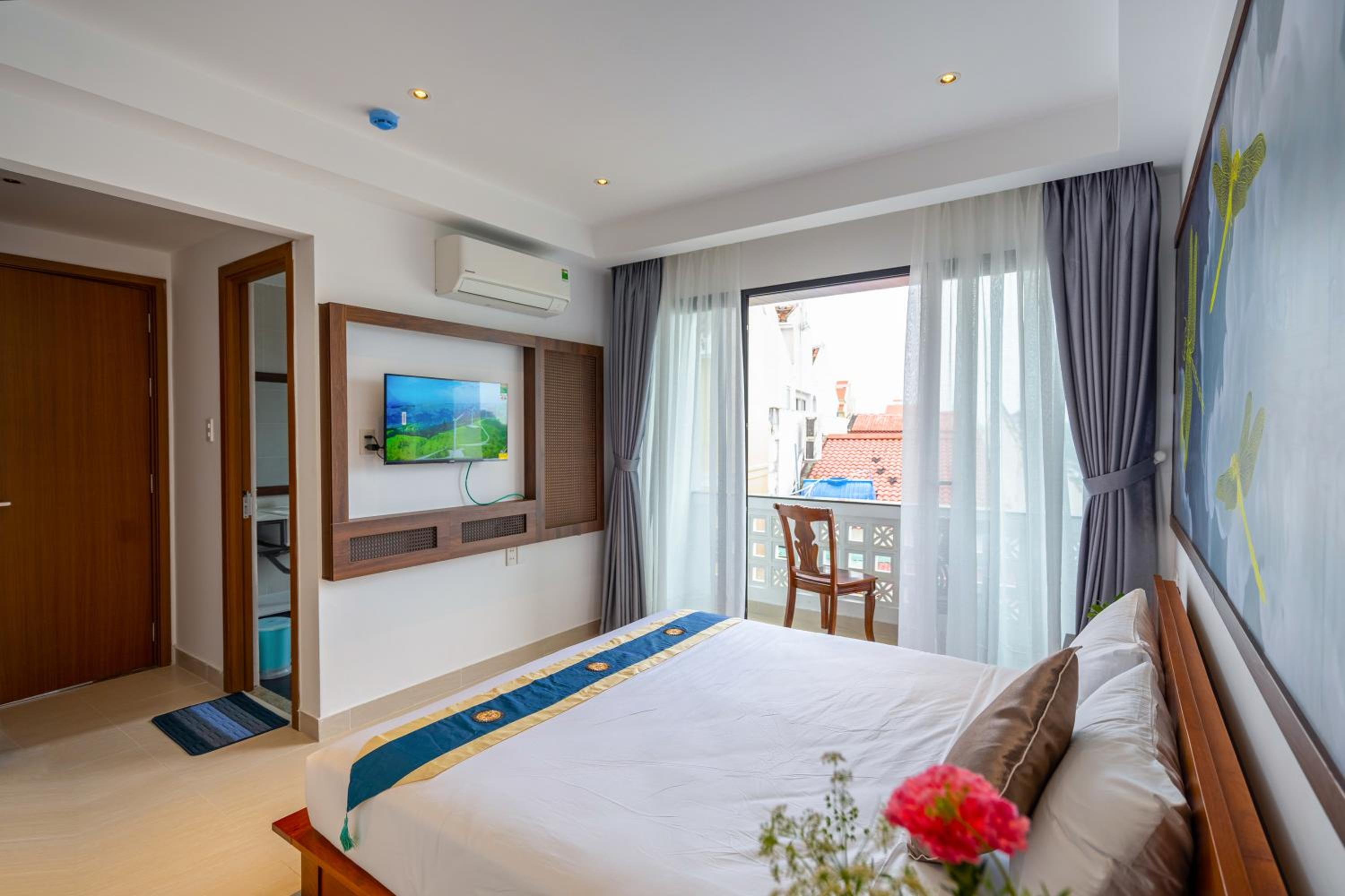 Deluxe Double Room with Balcony
