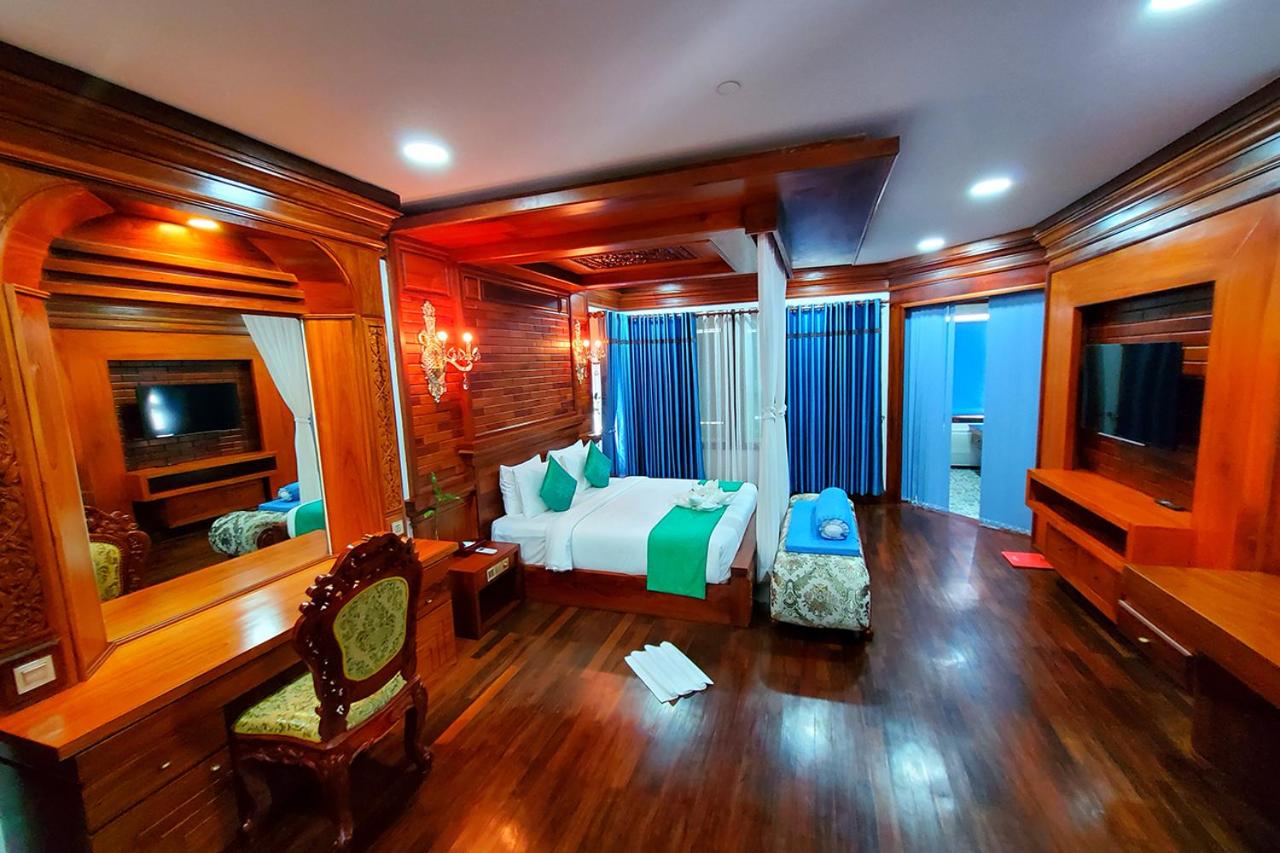 Two-Bedroom Villa - Photo 10
