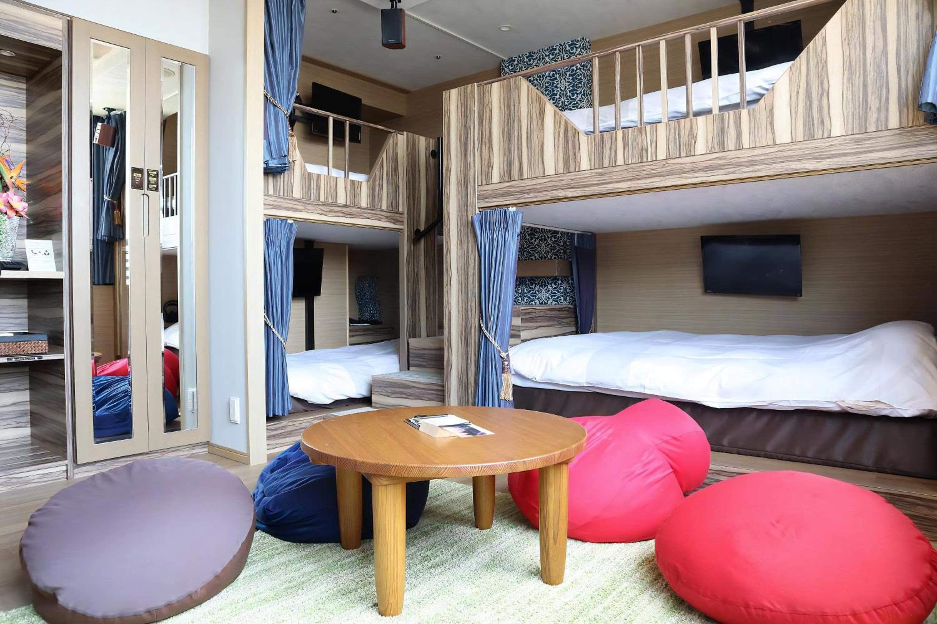 Deluxe Quad - 2 Bunk Beds - Non-Smoking - Complimentary Club Lounge Access