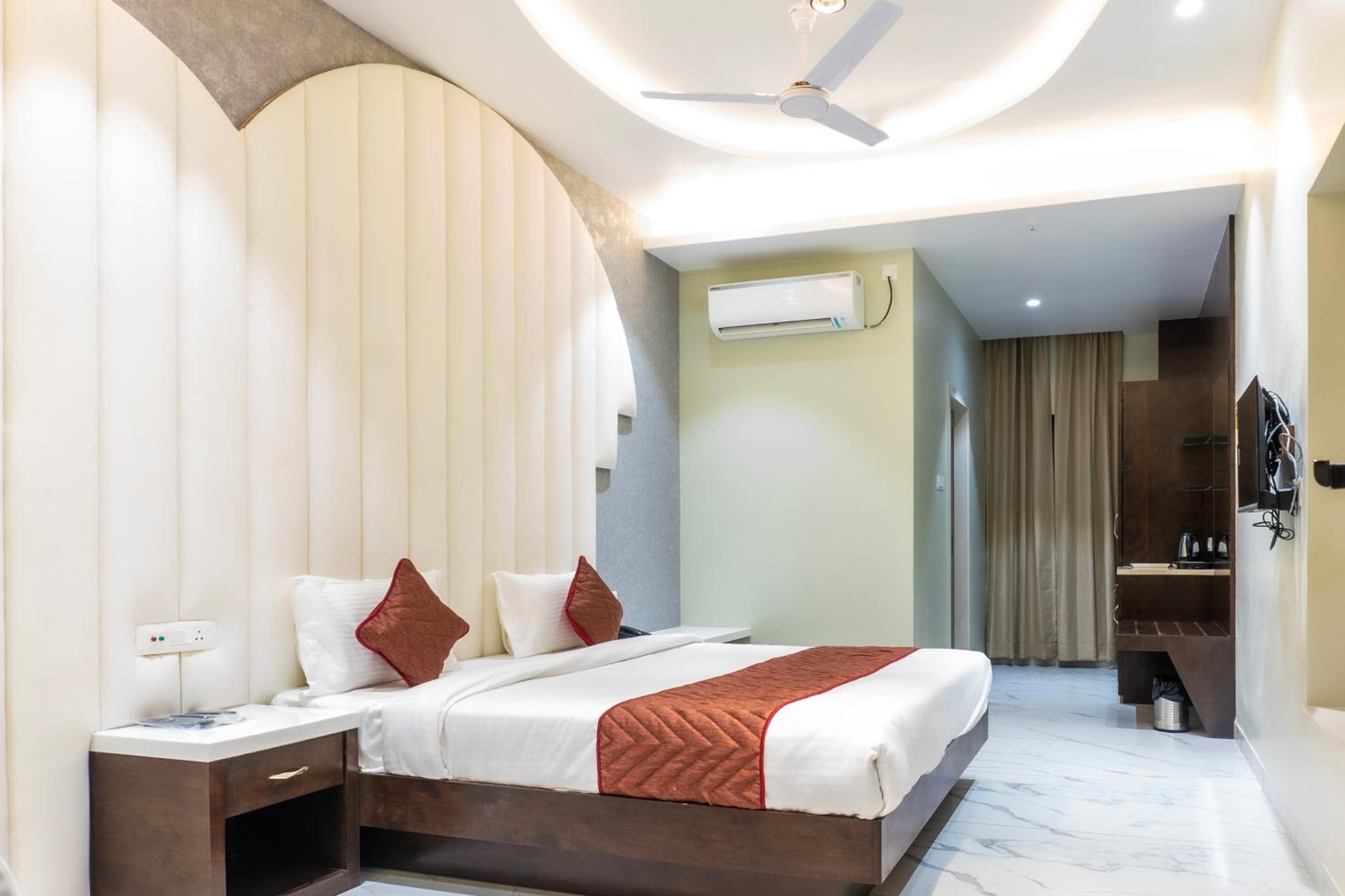 King Room With Pool View photo 2