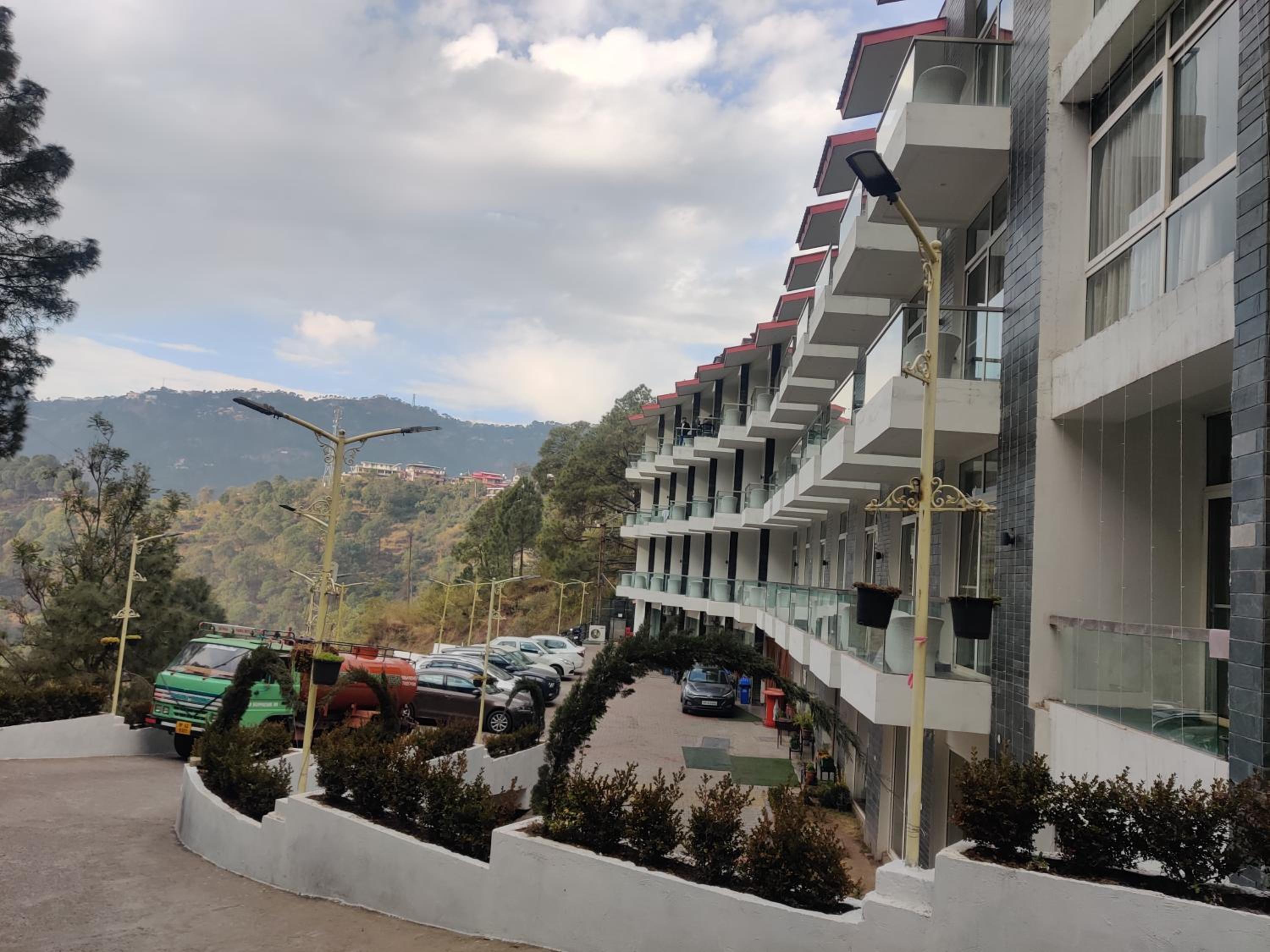 Deluxe Double Room with Balcony - Photo 6