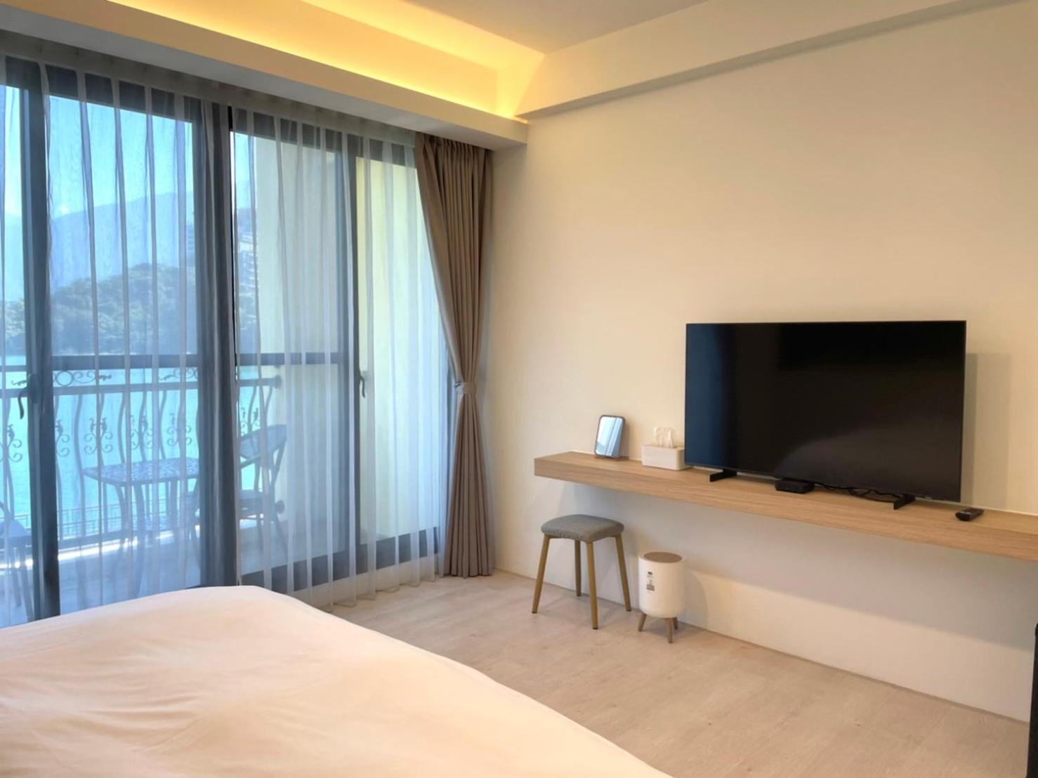 Double Room with Lake View photo 2
