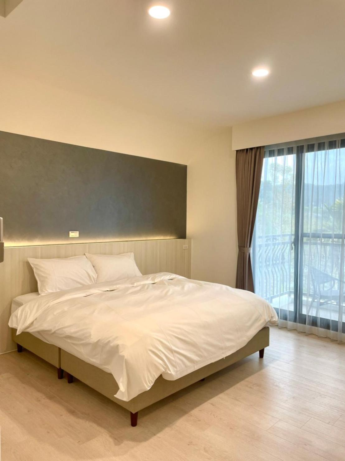 King Room with Lake View photo 1