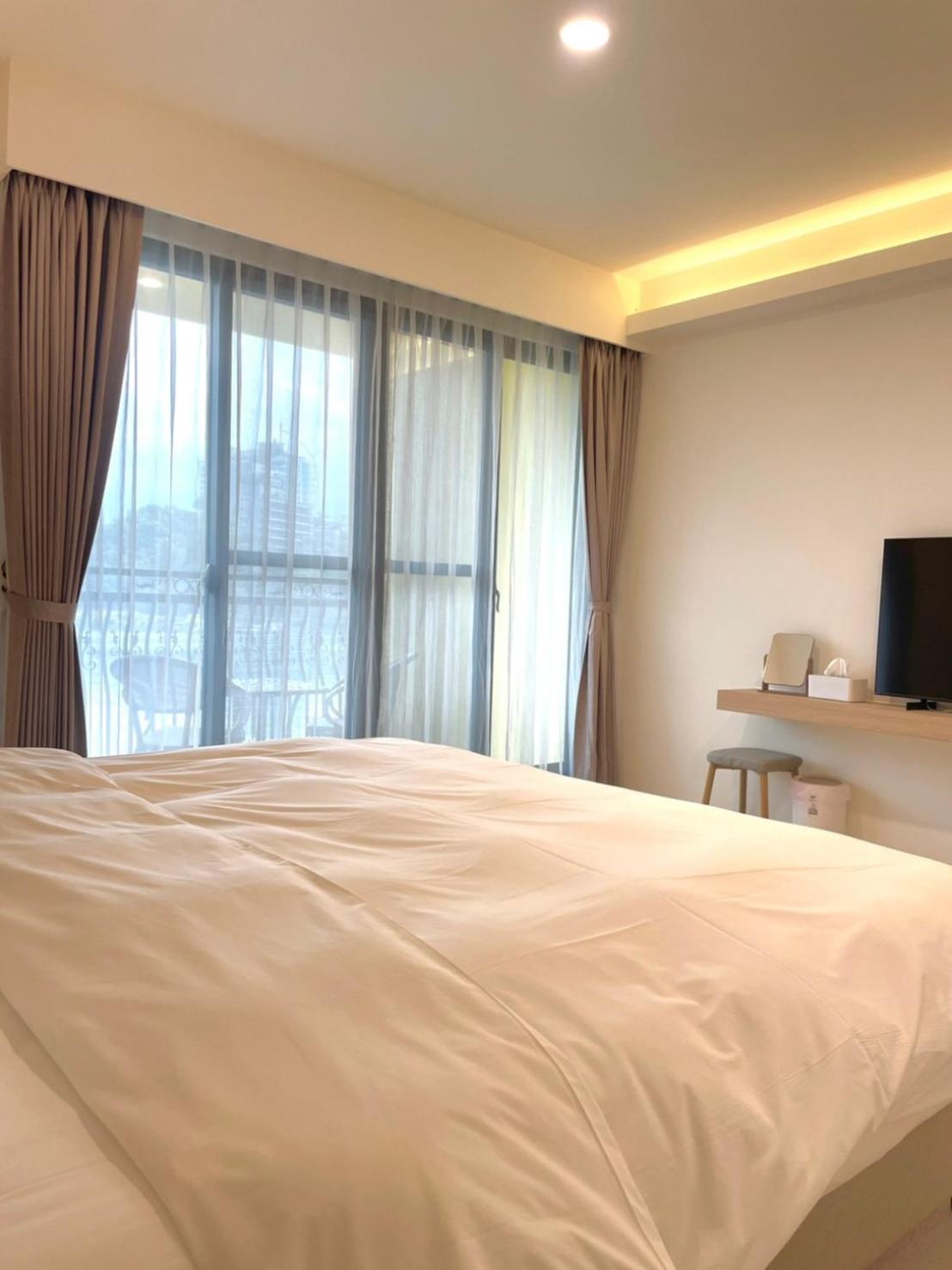 King Room with Lake View photo 2
