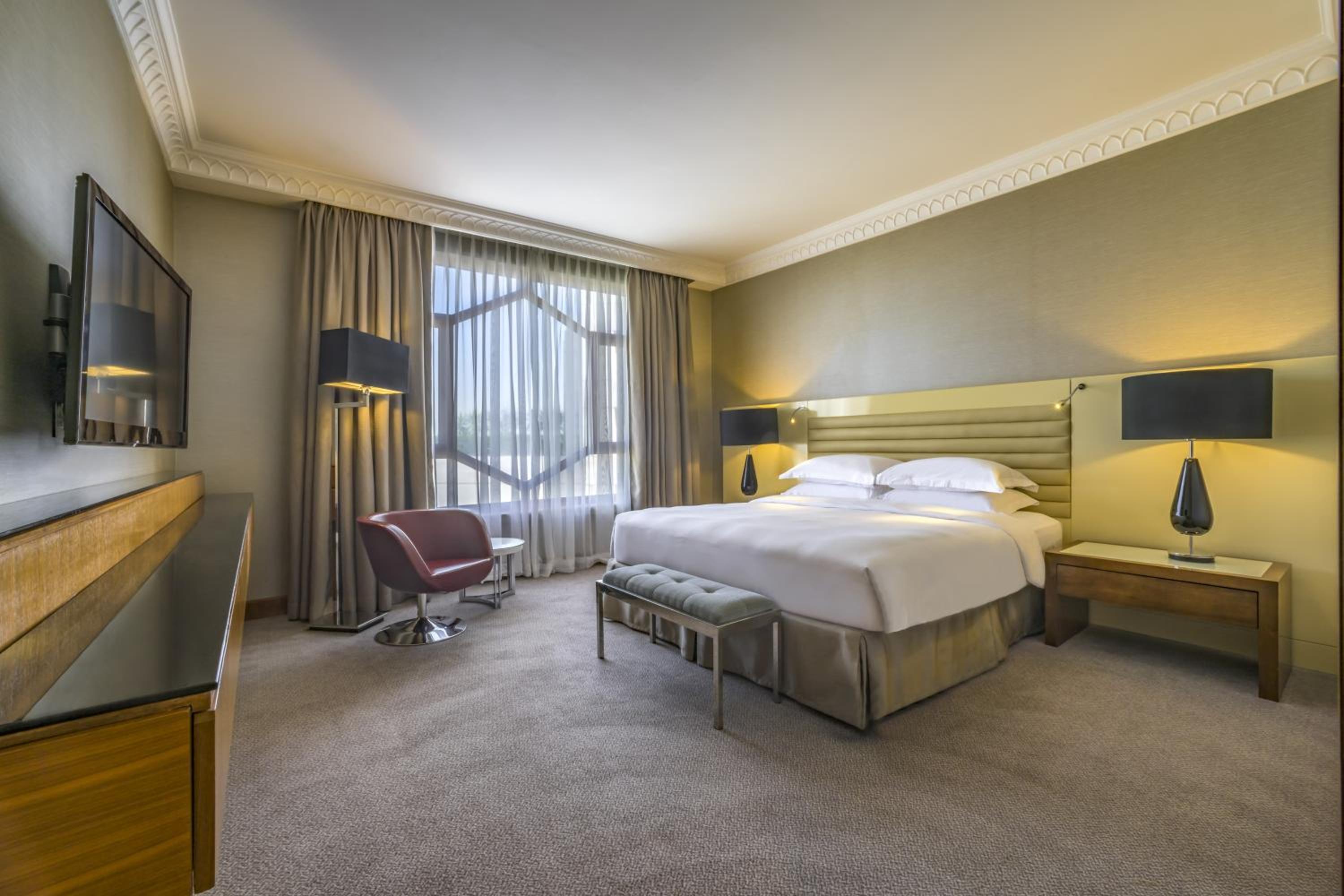 Grand Executive Suite - Photo 3