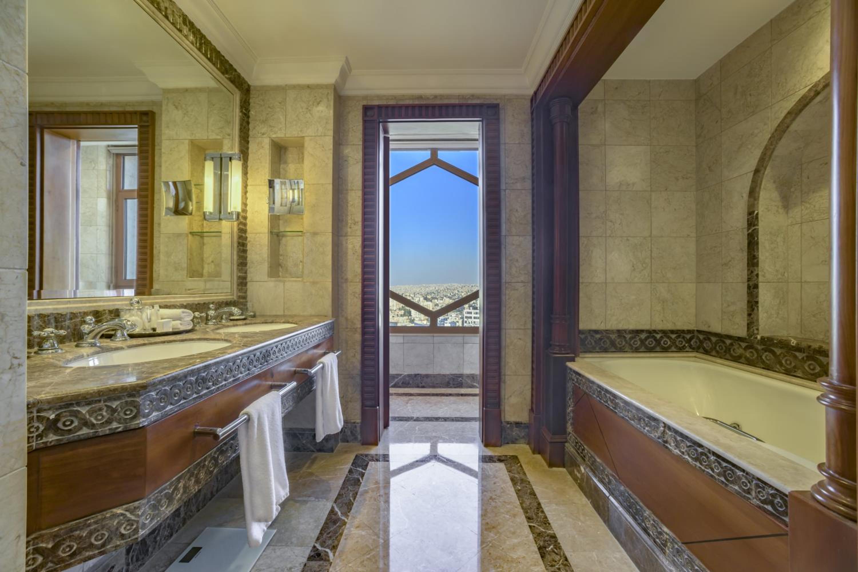 Grand King Suite - Photo 3