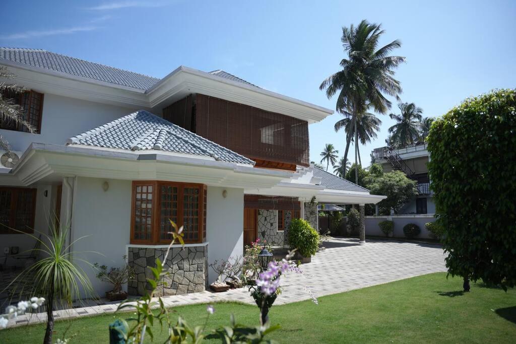Villa photo 2