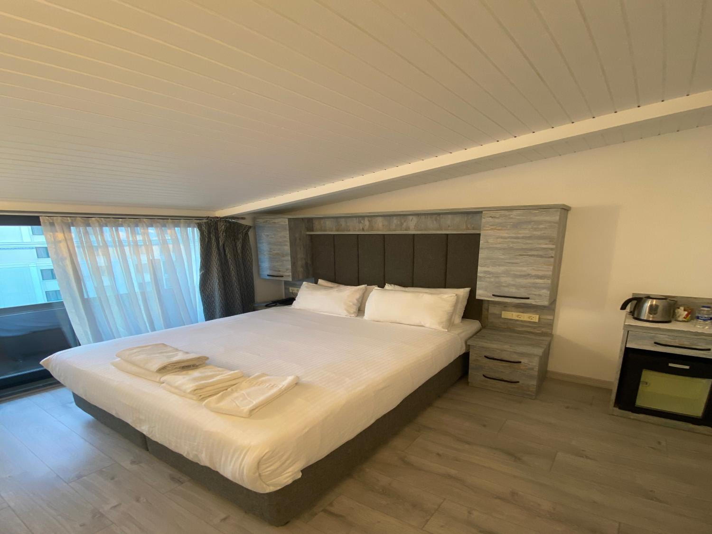 Double Room - Attic photo 3
