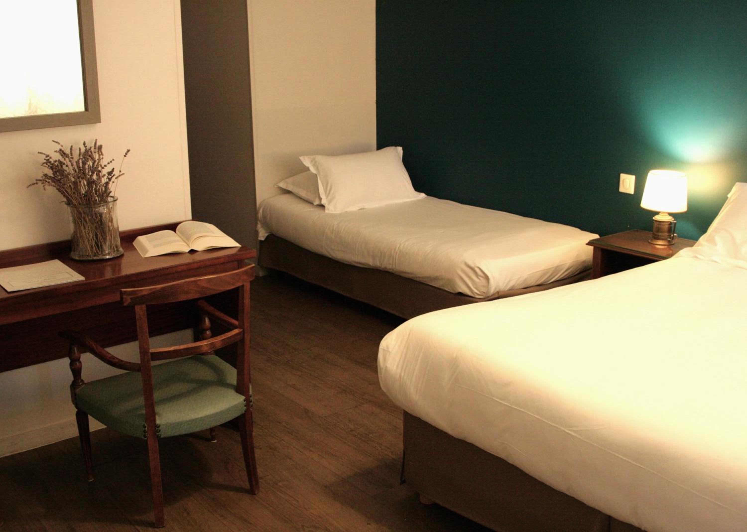 Standard Triple Room - Photo 4