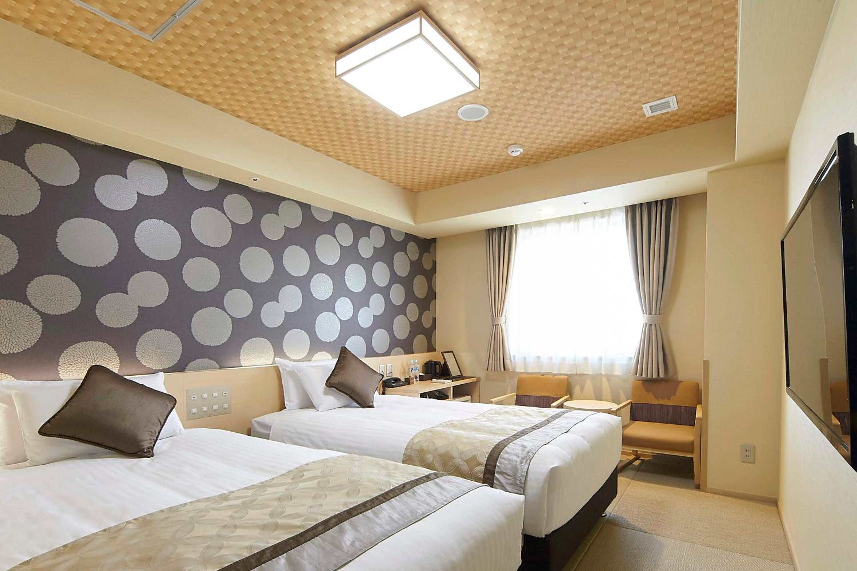 Deluxe Twin Room with Complimentary Lobby Drinks