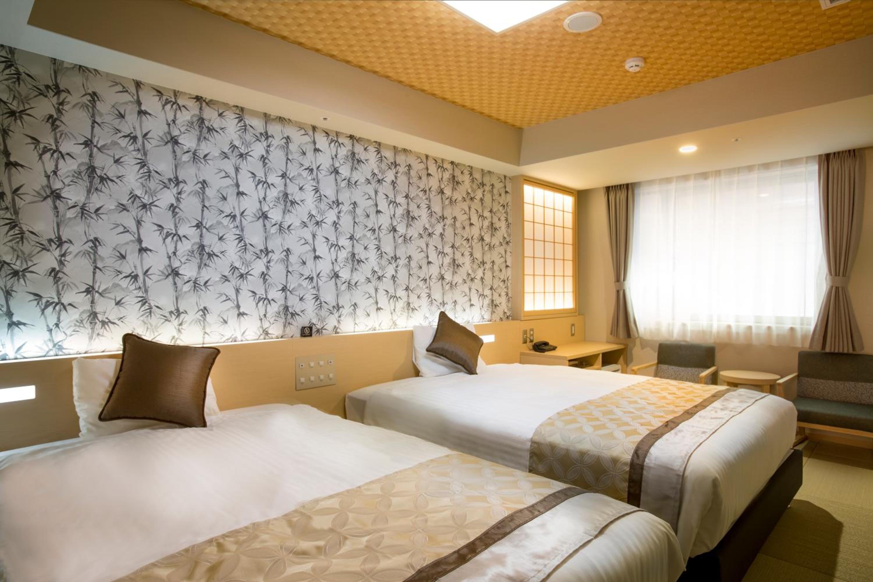 Standard Twin Room with Complimentary Lobby Drinks