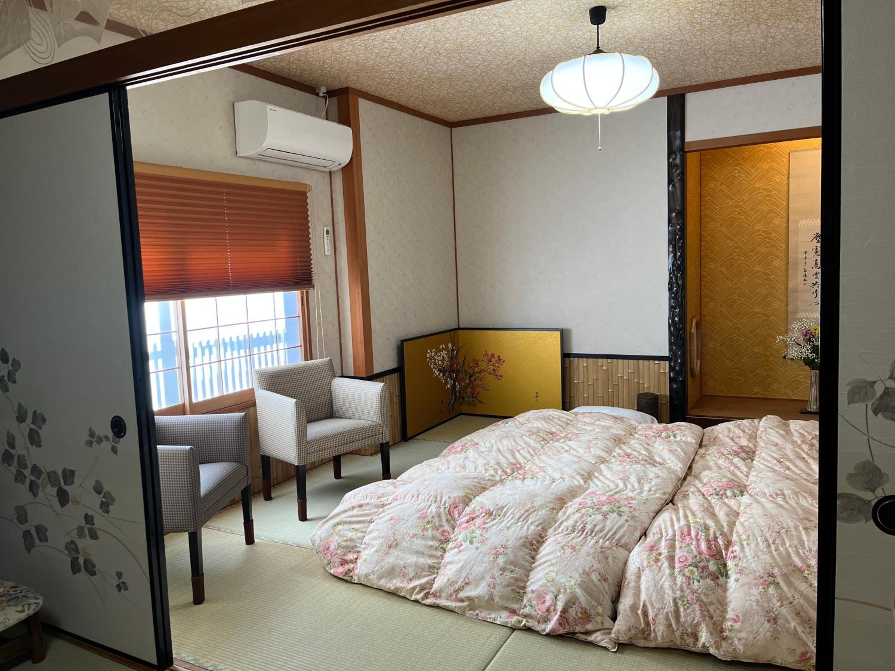 Twin Room with Bathroom photo 1